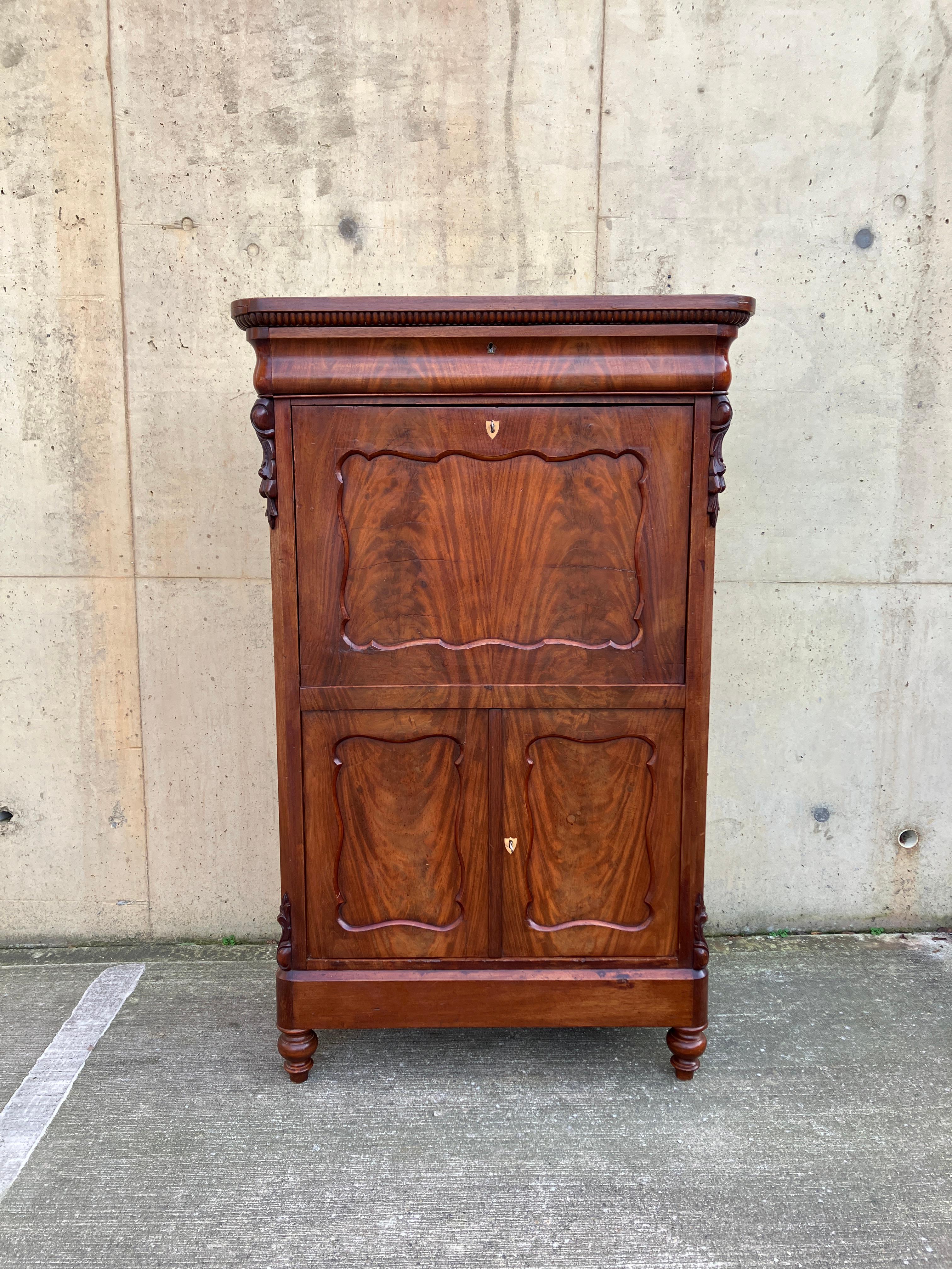 Antique French Secretaire / Bureau en Caoba Provincial francés en venta