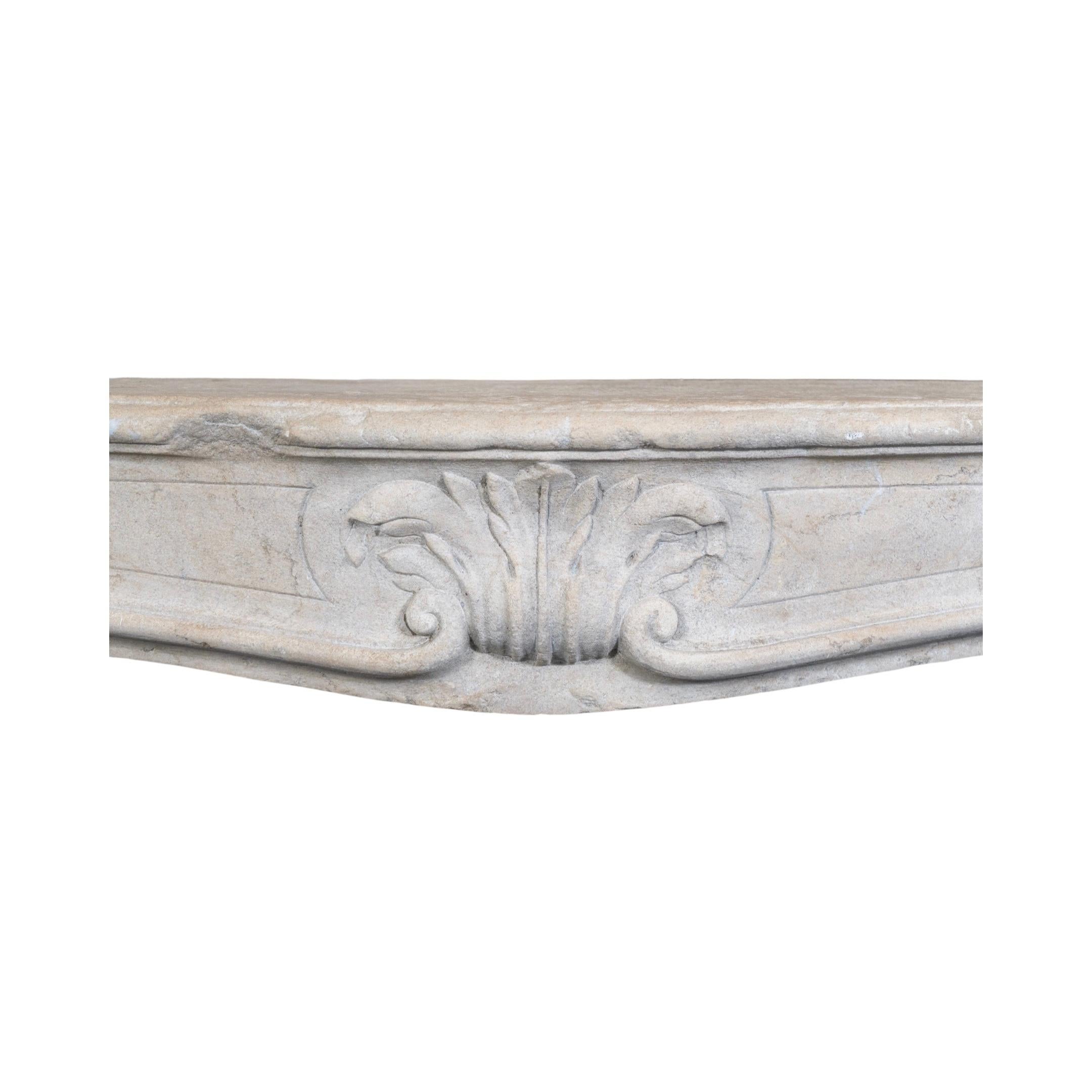 Antique French Burgundy Limestone Mantel Caliza en venta