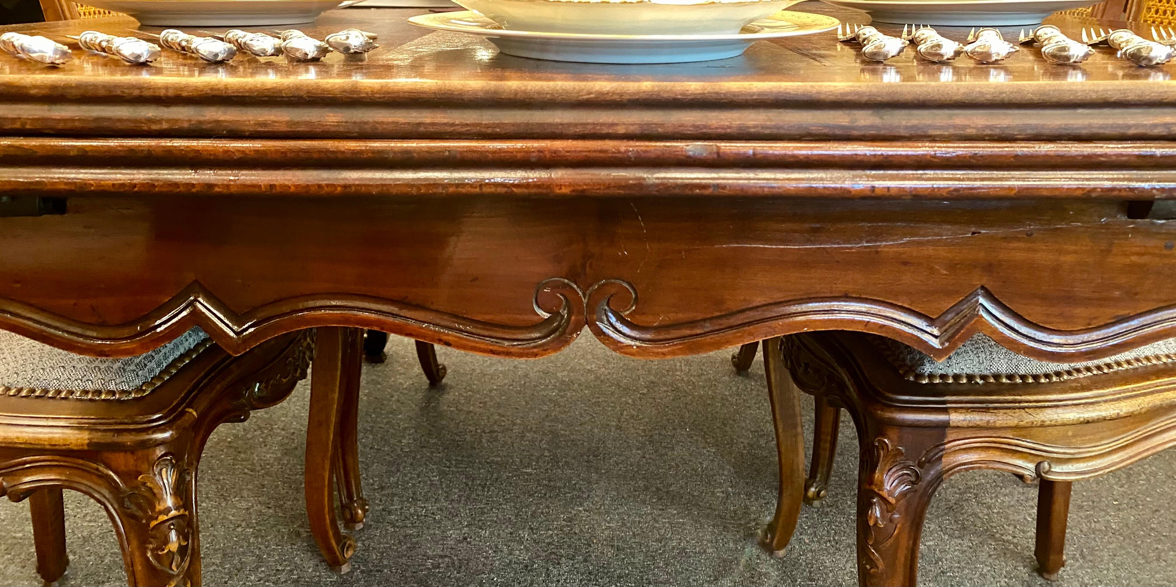 Antique French Burled Walnut Pull-Out Dining Table with Elm Inlay, circa 1900 5