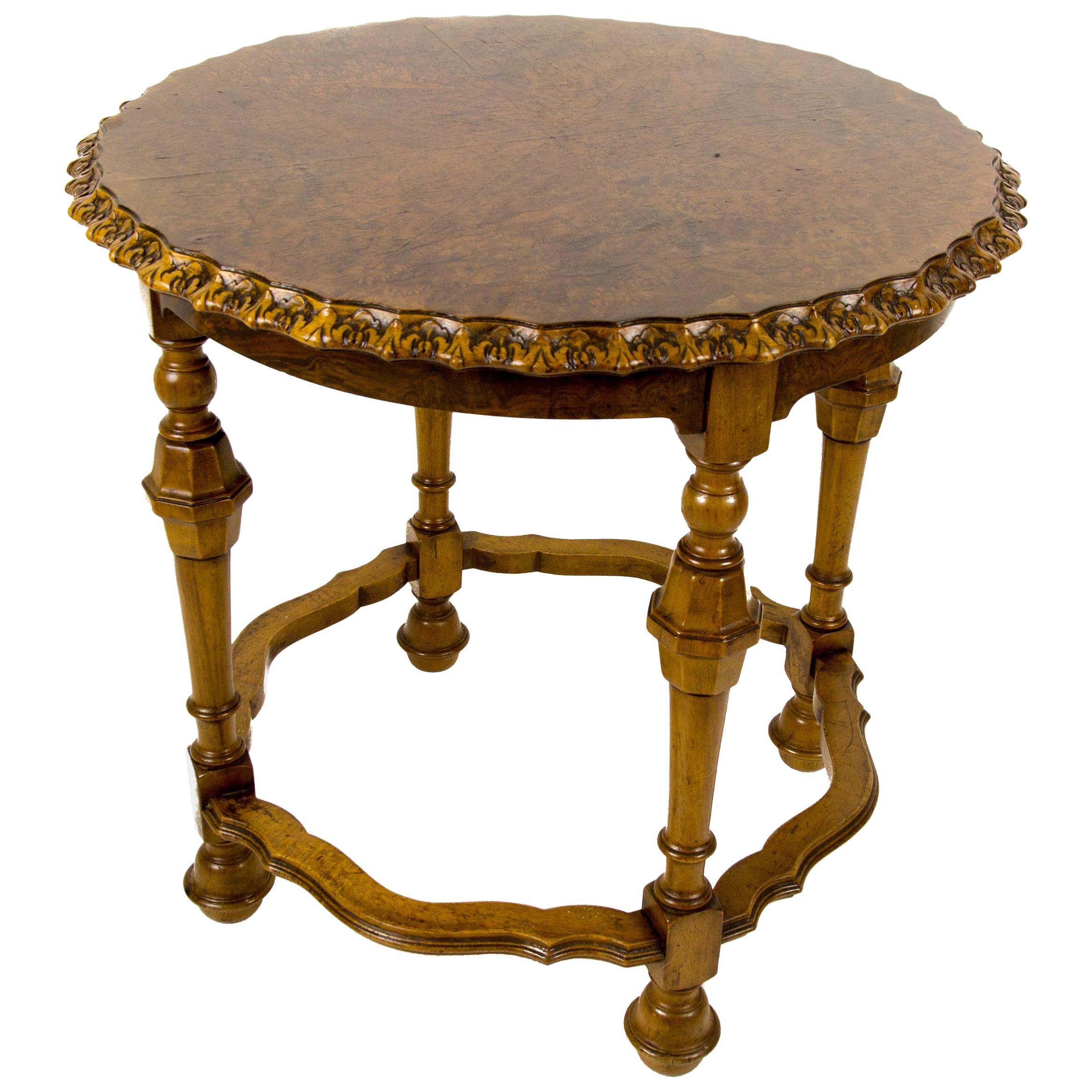 Table basse française d'antiquités en ronce de noyer, vers 1920