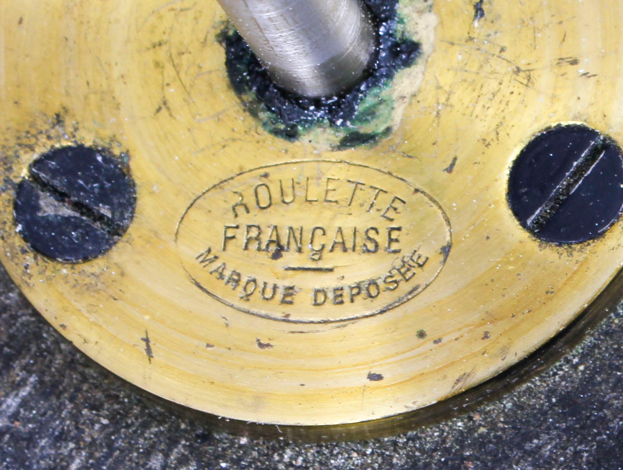 Table de roulette française ancienne en ronce de noyer:: 19ème siècle 5
