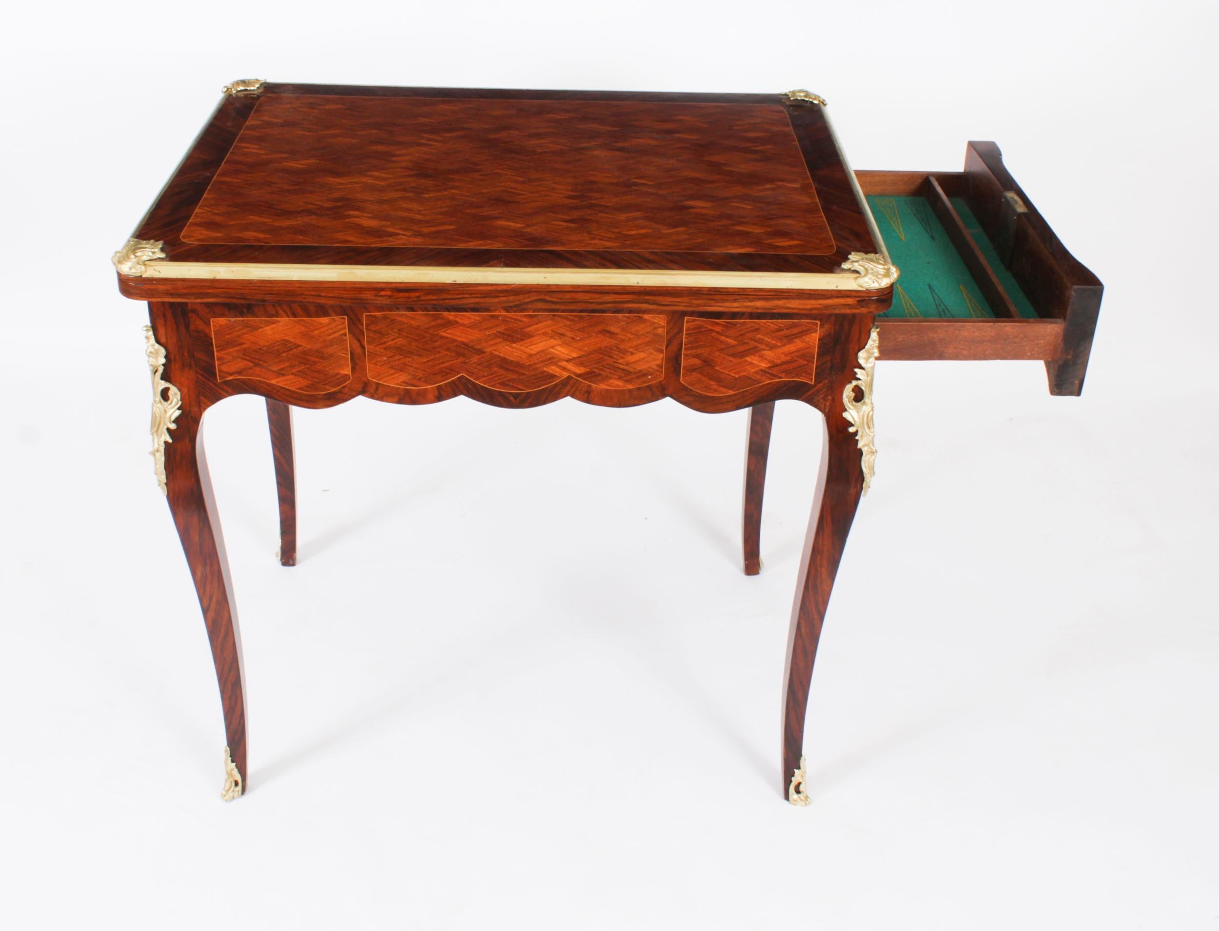 Antiker französischer Backgammon-Tisch aus Wurzelnussholz mit Parkettmuster und Karten, 19. Jahrhundert im Angebot 10