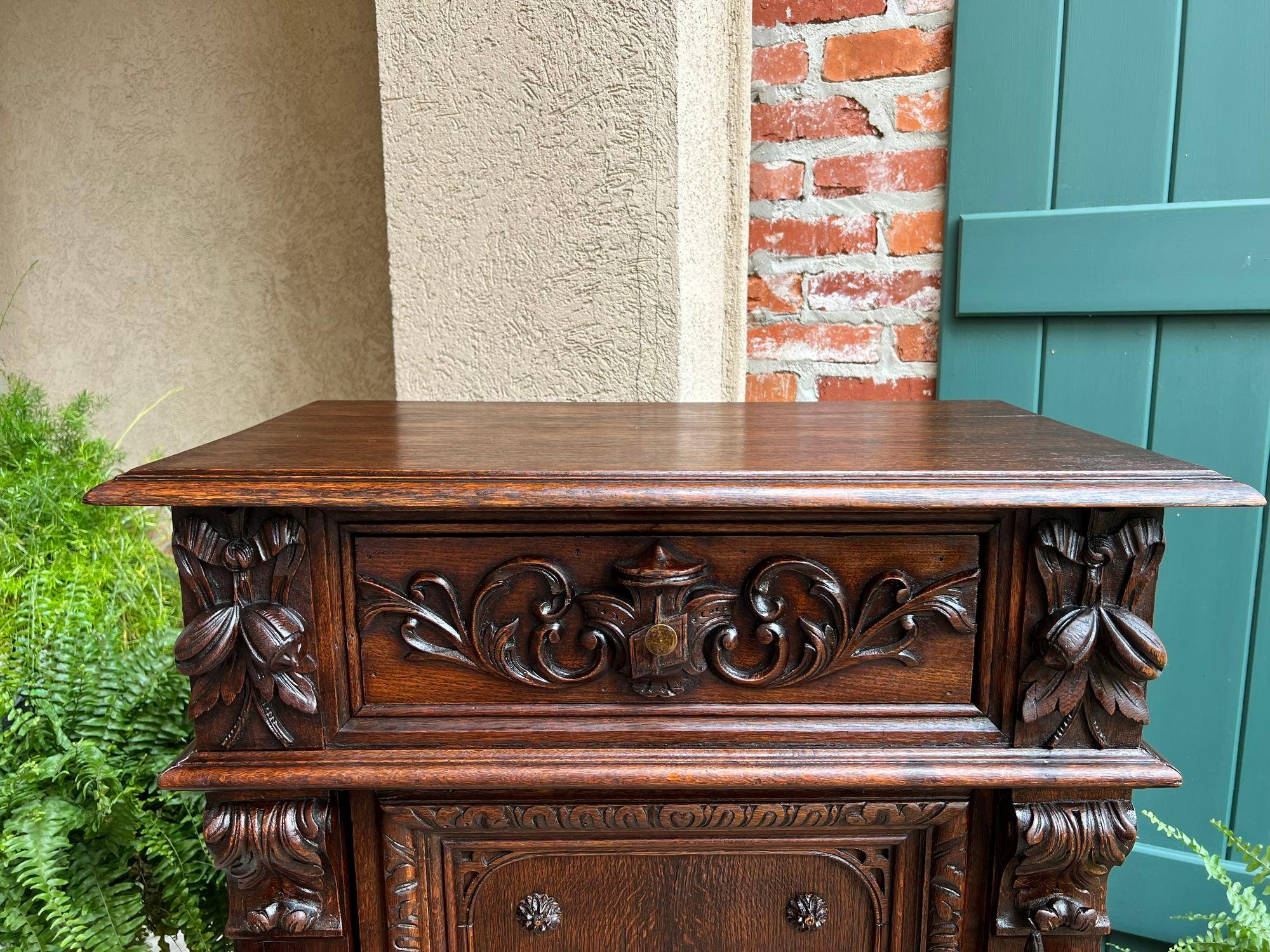 Intagliato a mano Antique French Cabinet Bar Sideboard Baroque Carved Oak c1880 Libreria in vendita
