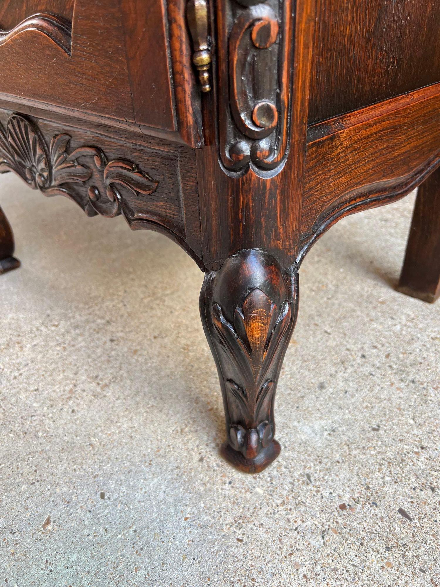 Antique French Cabinet Roble Tallado Louis XV Petite Foyer Mesa Auxiliar c1890 en venta 3