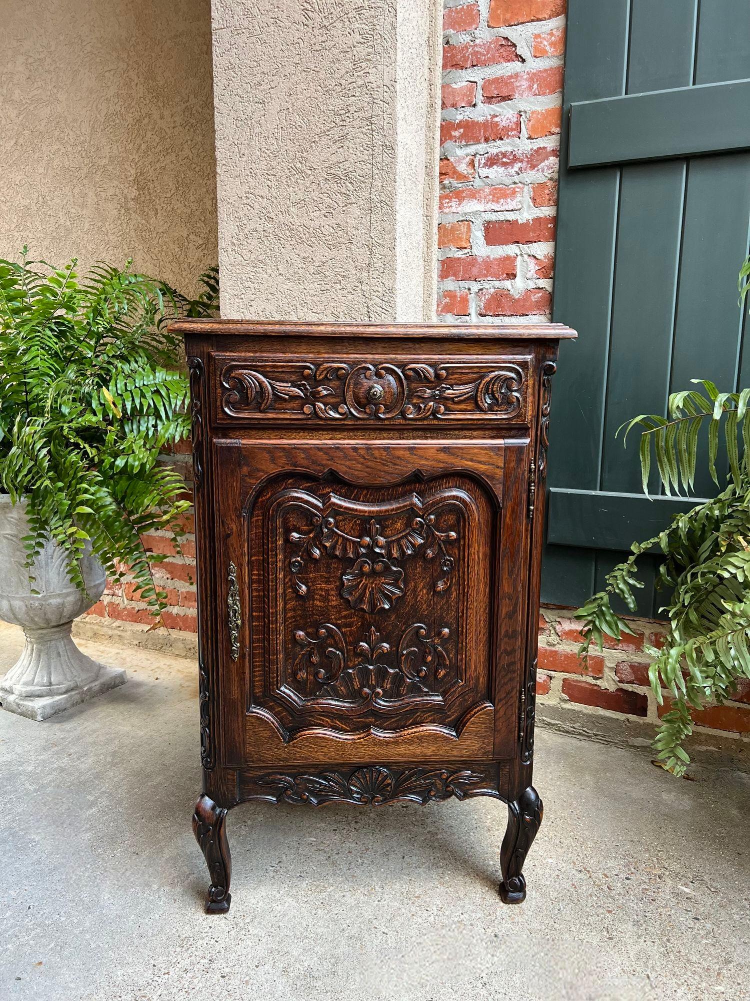 Antique French Cabinet Roble Tallado Louis XV Petite Foyer Mesa Auxiliar c1890 en venta 6