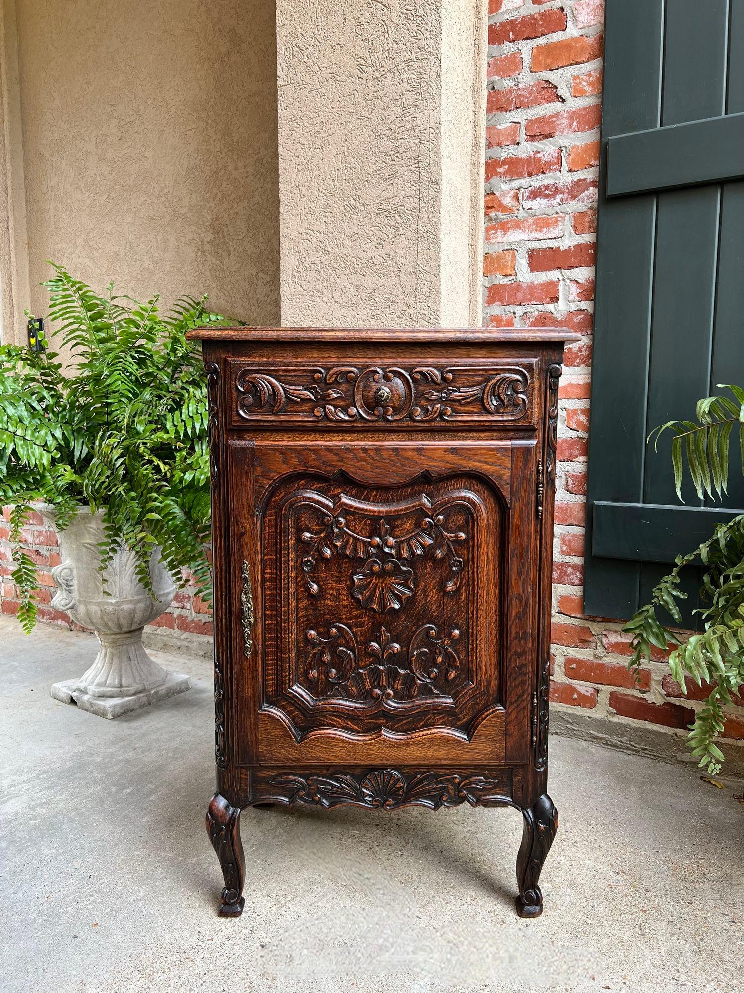 Antique French Cabinet Roble Tallado Louis XV Petite Foyer Mesa Auxiliar c1890 en venta 7