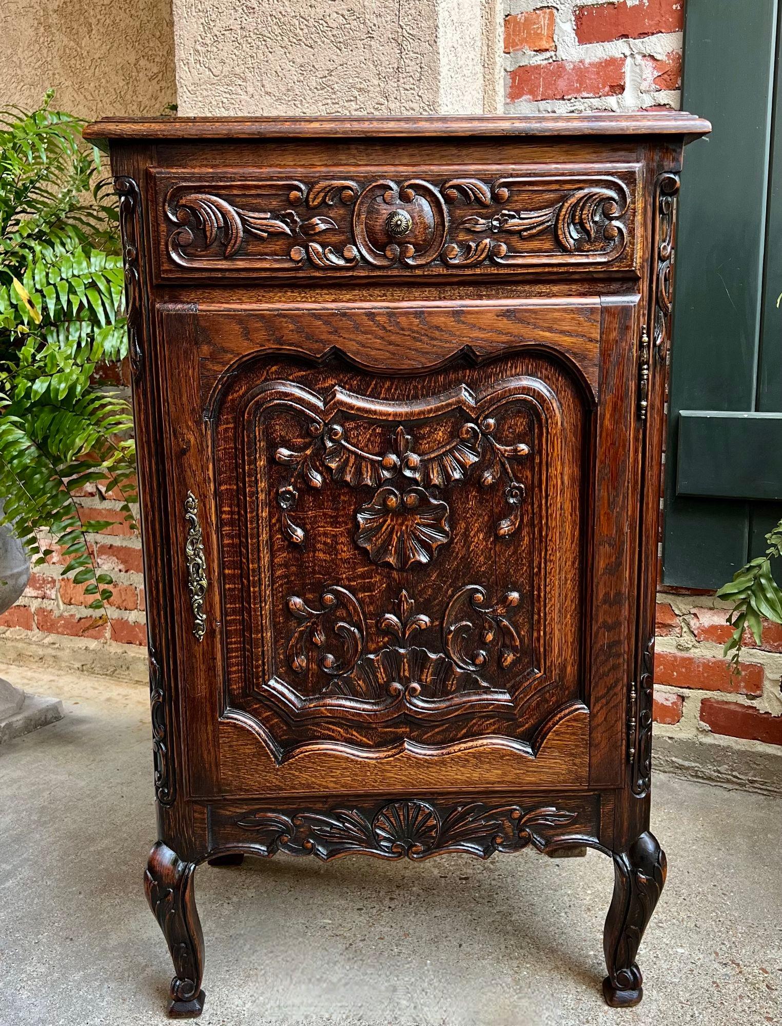 Antique French Cabinet Roble Tallado Louis XV Petite Foyer Mesa Auxiliar c1890 en venta 9