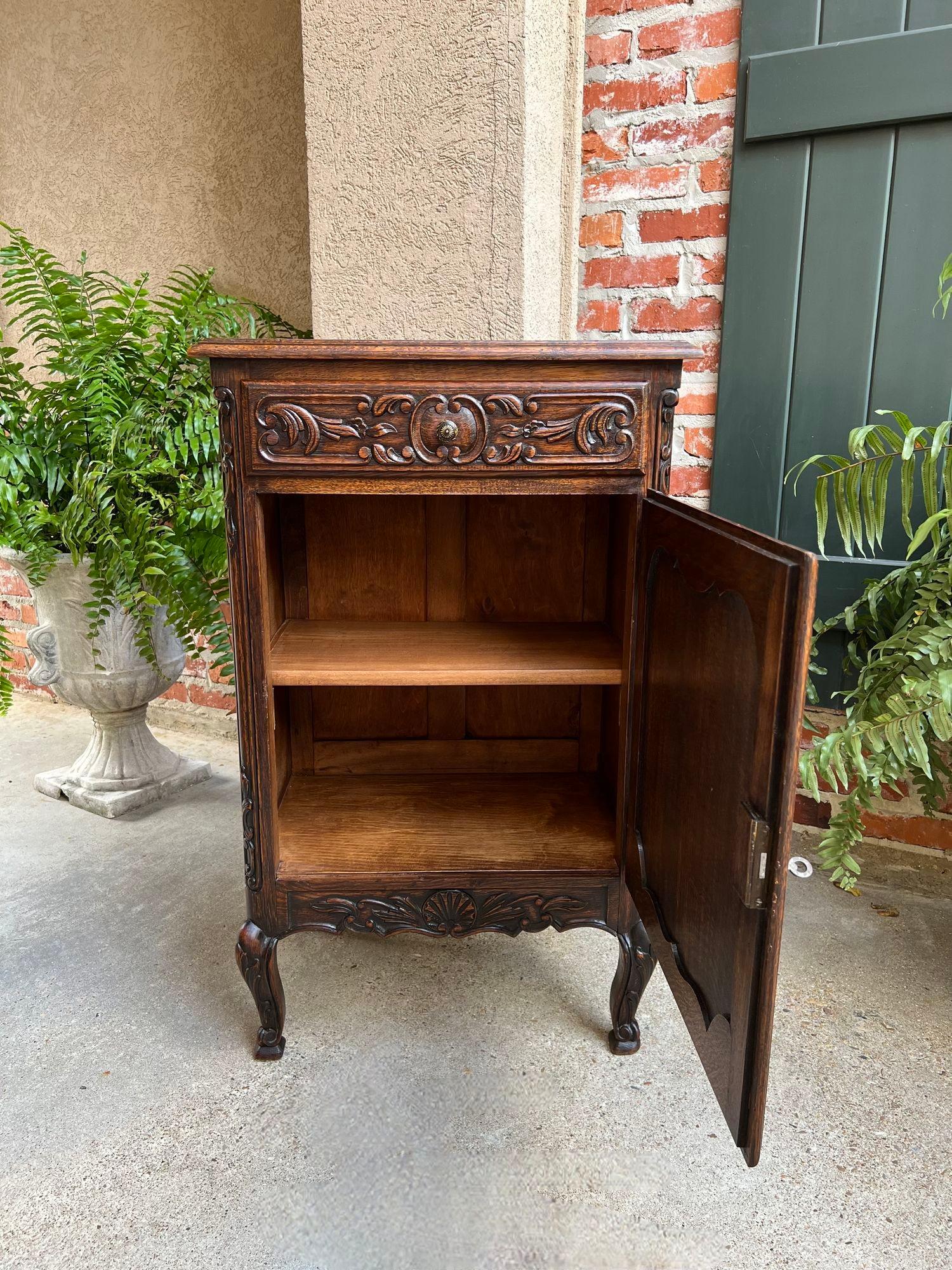 Antique French Cabinet Roble Tallado Louis XV Petite Foyer Mesa Auxiliar c1890 en venta 11