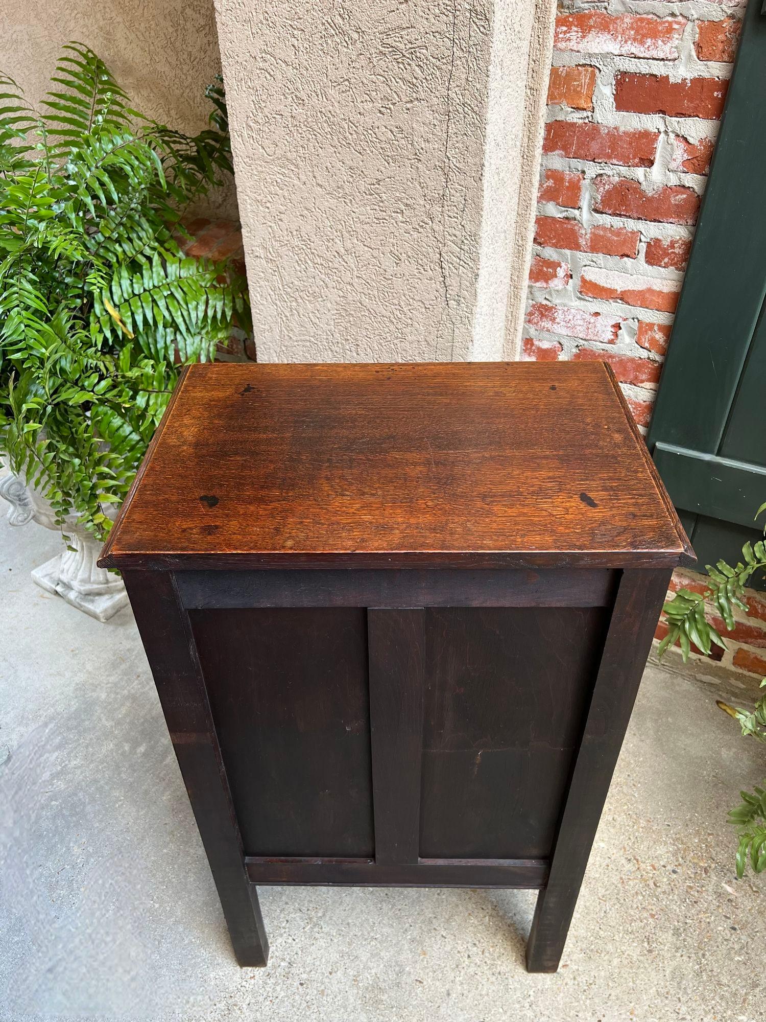 Antique French Cabinet Roble Tallado Louis XV Petite Foyer Mesa Auxiliar c1890 en venta 13