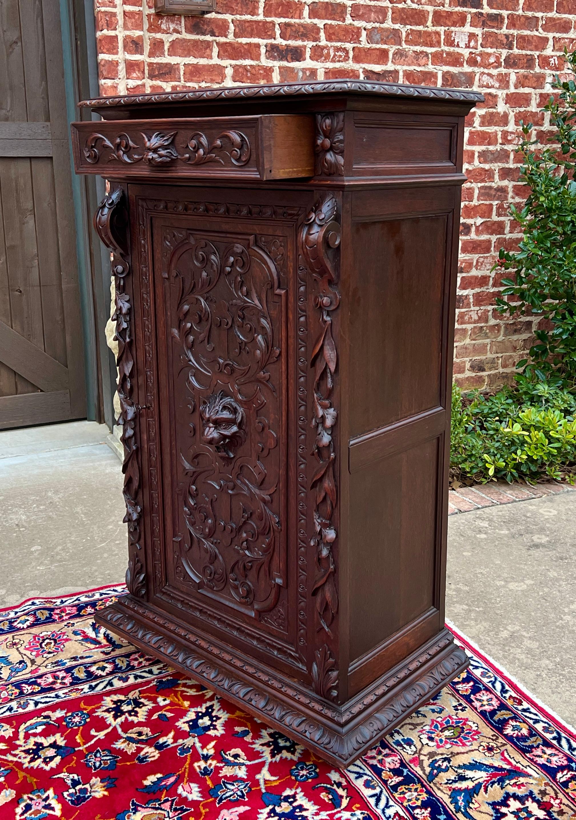 Quercia Antique French Cabinet Cupboard Bookcase Storage Drawer Carved Lion Oak 19th C. in vendita