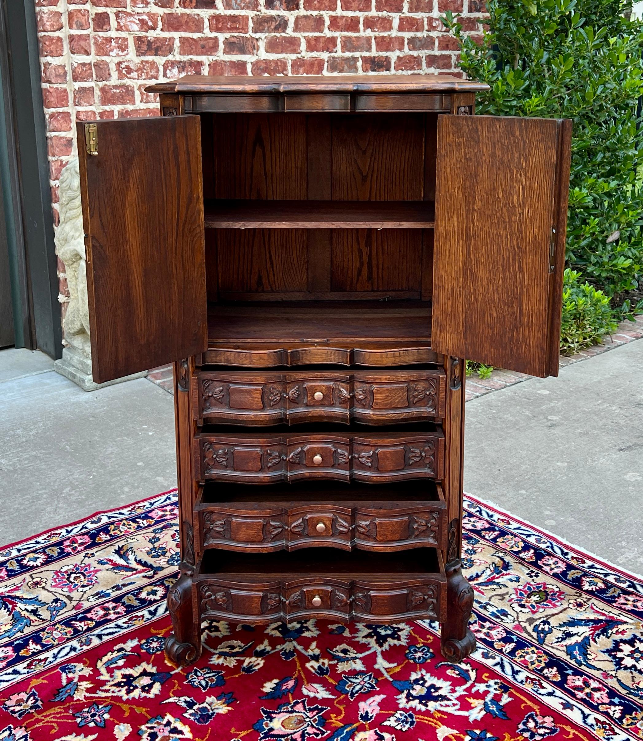 Antiguo Armario Francés Sobre Arcón 4 Cajones Serpentina Roble Tallado c. 1920s en venta 5