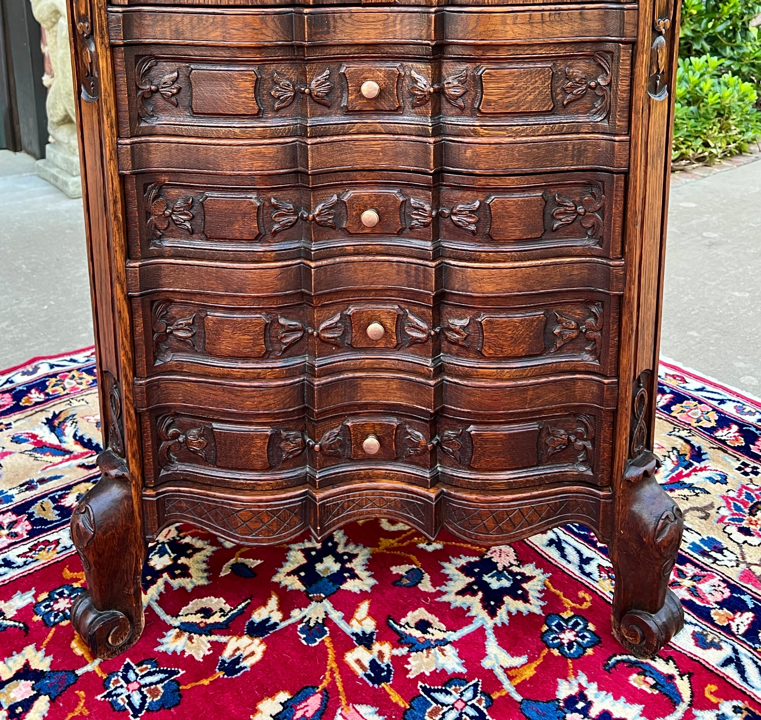 Antiguo Armario Francés Sobre Arcón 4 Cajones Serpentina Roble Tallado c. 1920s en venta 8