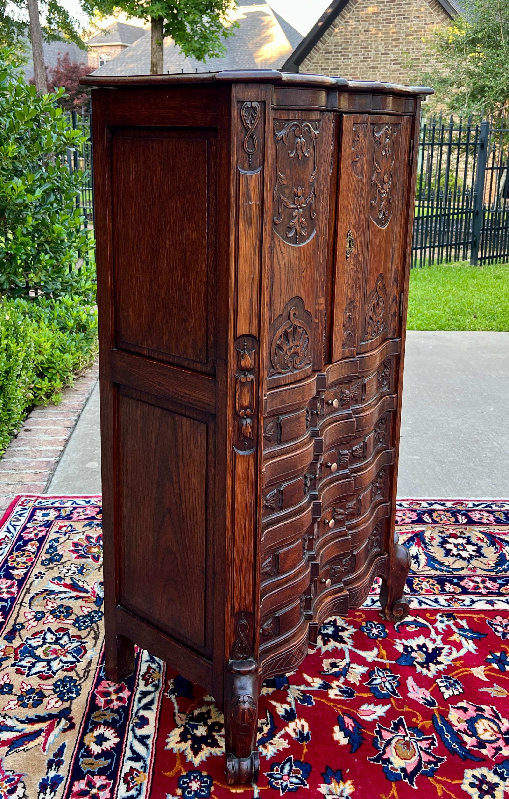 Antiguo Armario Francés Sobre Arcón 4 Cajones Serpentina Roble Tallado c. 1920s en venta 10