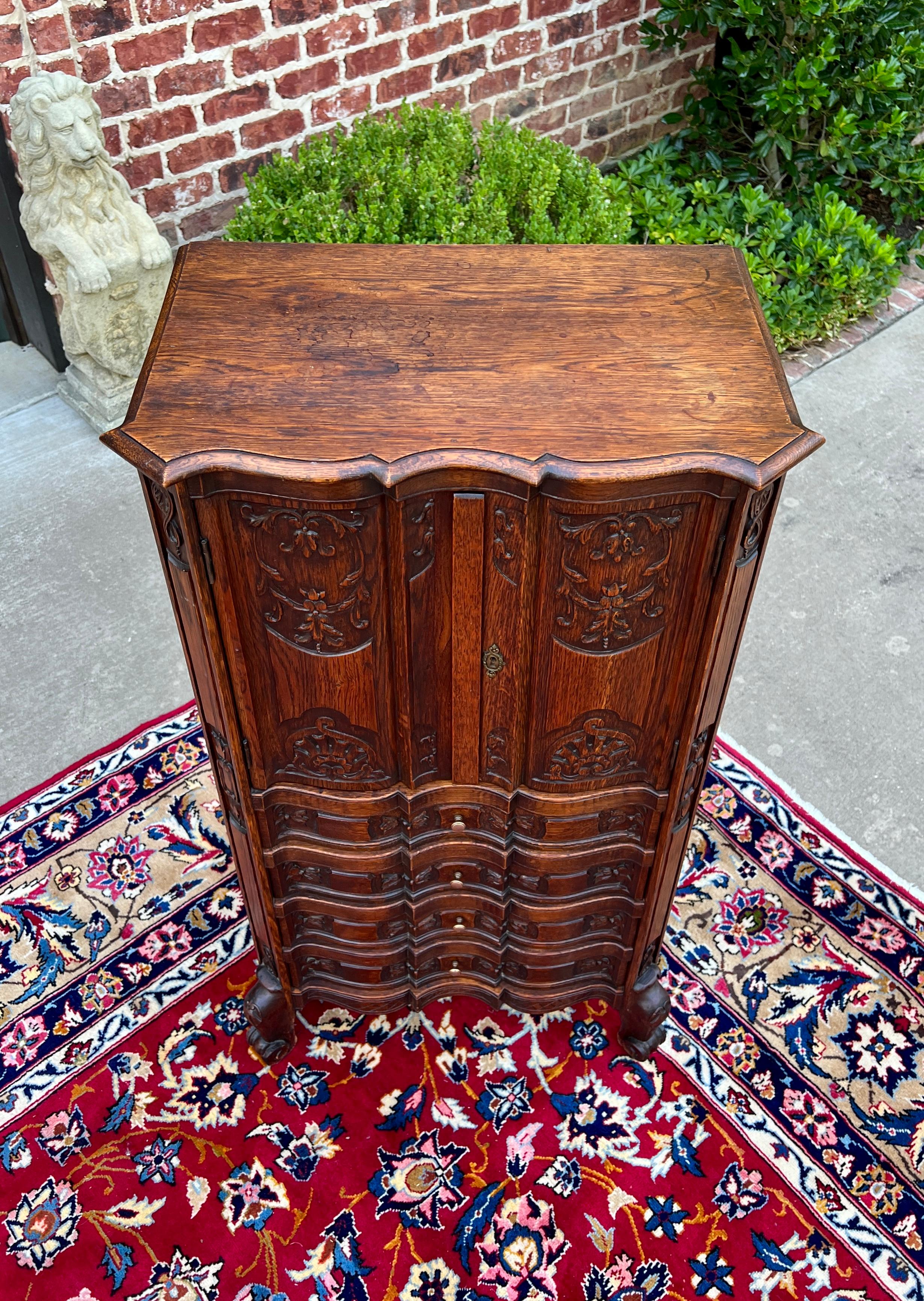 Antiguo Armario Francés Sobre Arcón 4 Cajones Serpentina Roble Tallado c. 1920s en venta 11