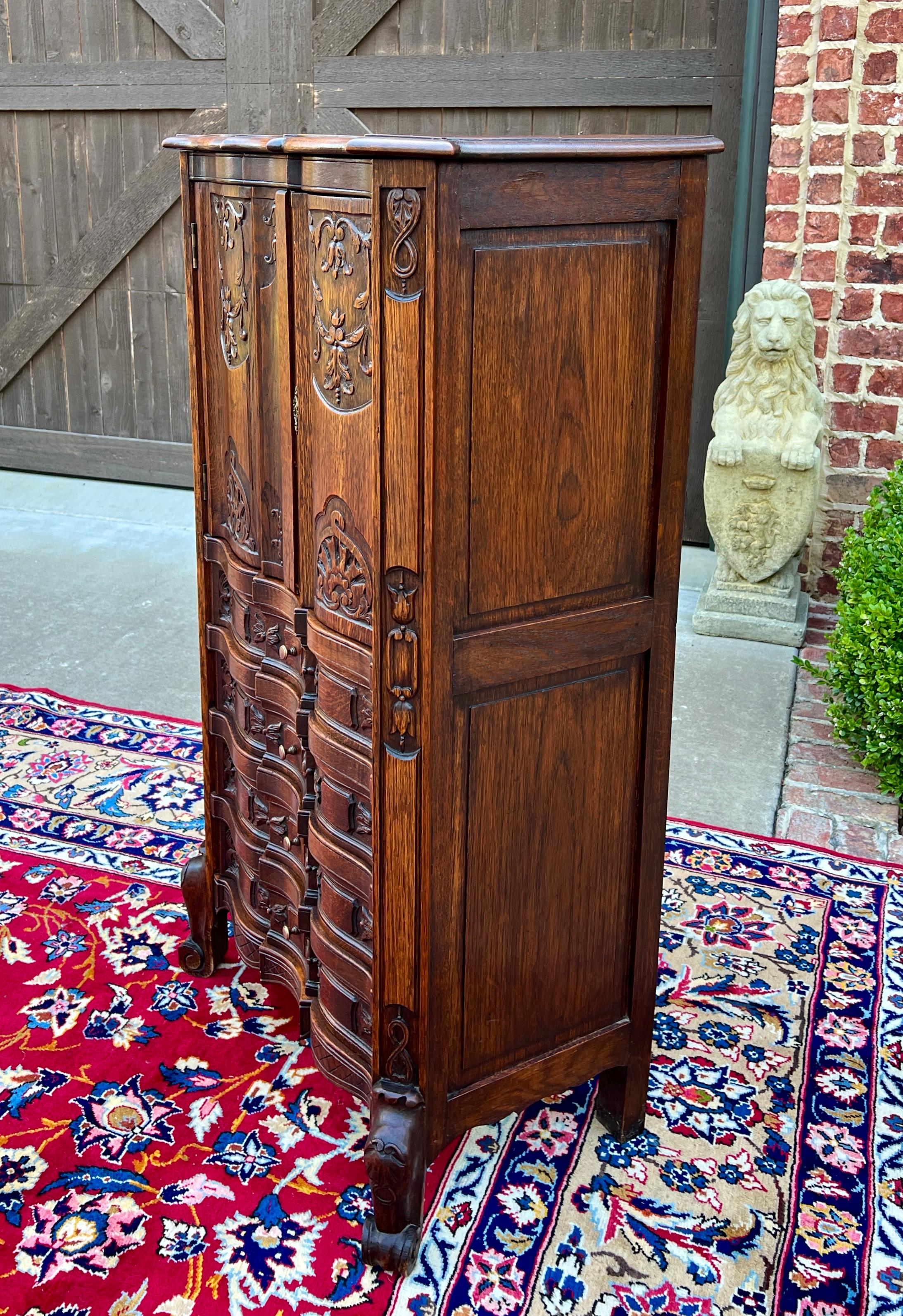 Antiguo Armario Francés Sobre Arcón 4 Cajones Serpentina Roble Tallado c. 1920s en venta 12