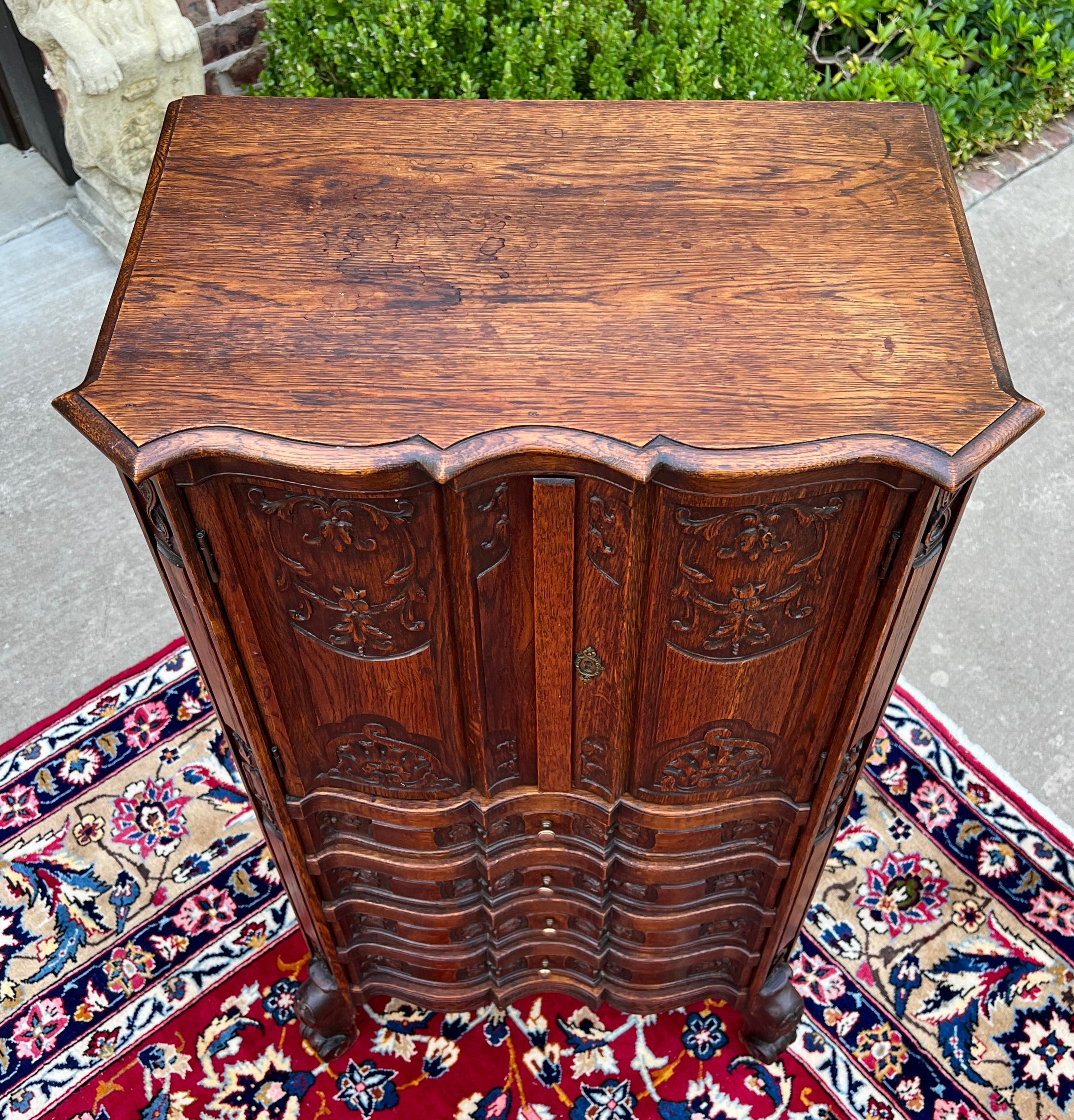 Antiguo Armario Francés Sobre Arcón 4 Cajones Serpentina Roble Tallado c. 1920s en venta 14