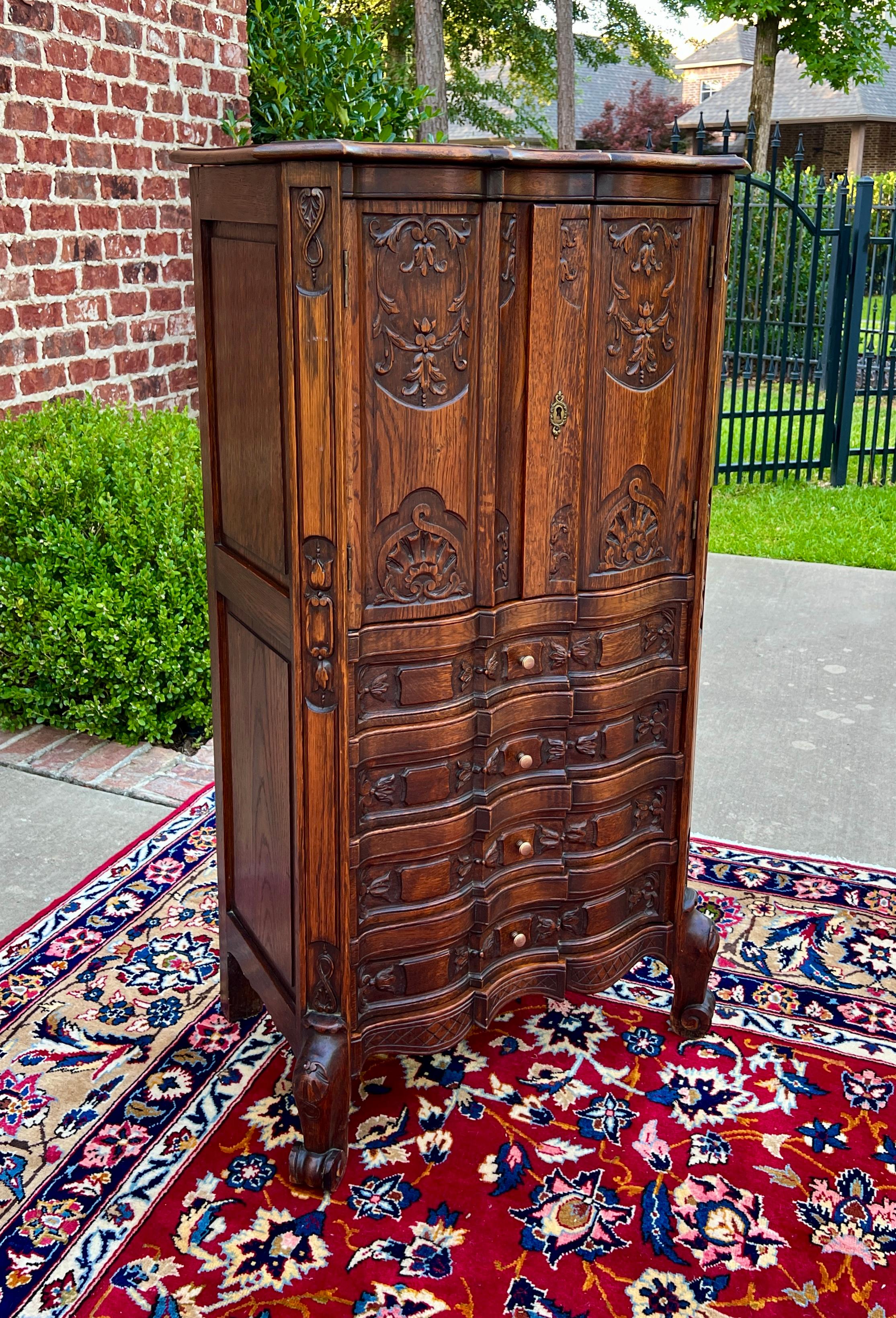 Antiguo Armario Francés Sobre Arcón 4 Cajones Serpentina Roble Tallado c. 1920s en venta 3