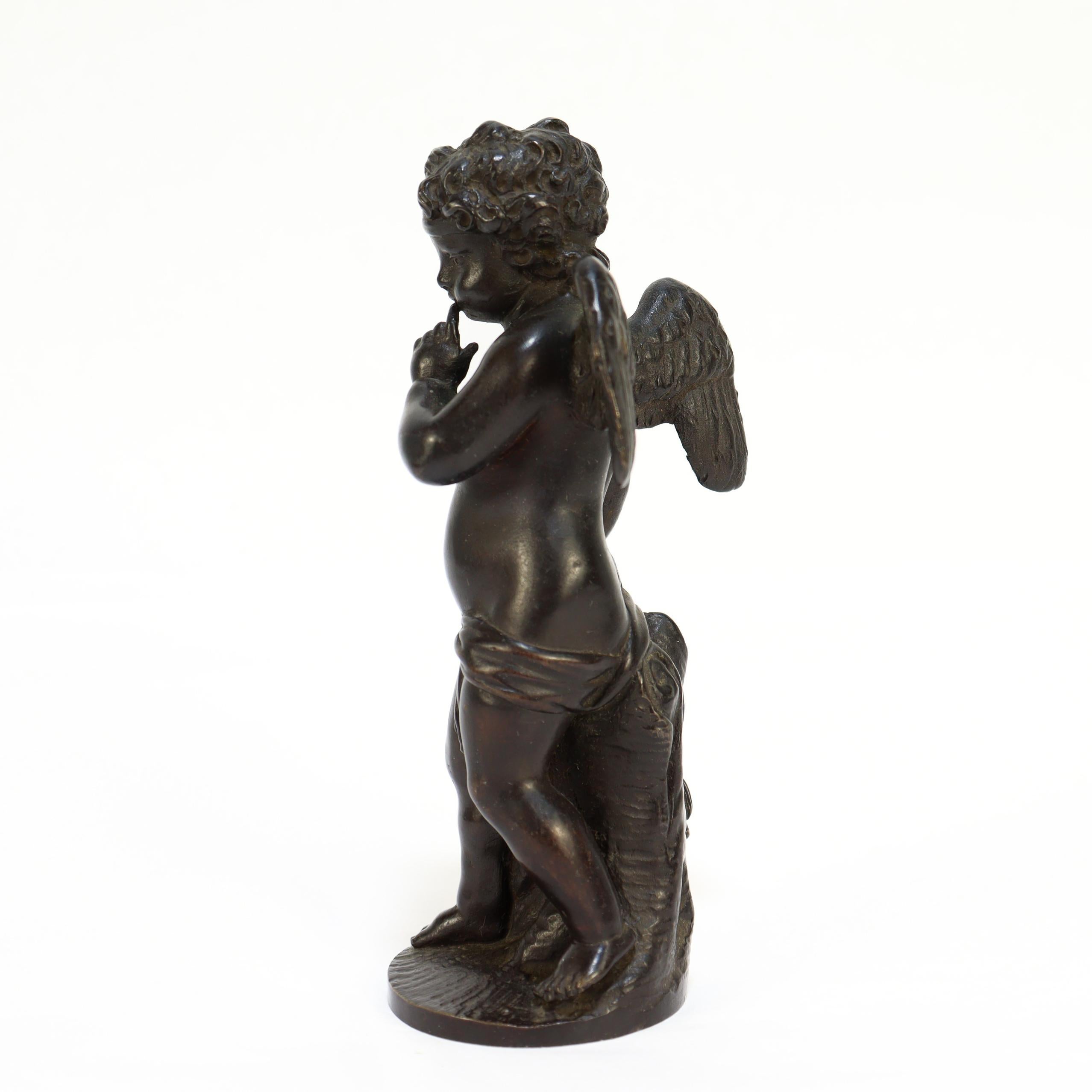 Inconnu Bronze français ancien représentant Cupidon avec un carquois de flèches en vente