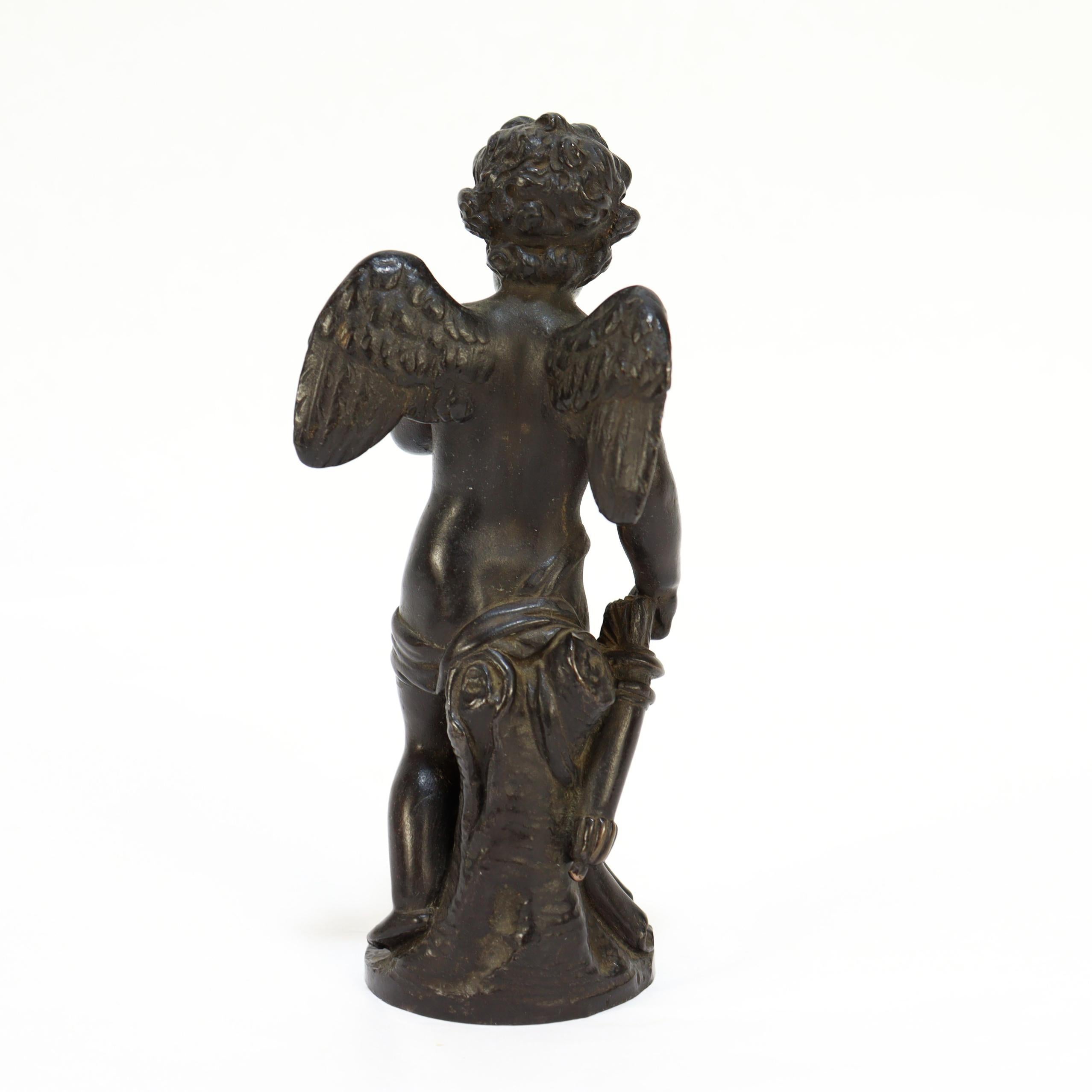 Bronze français ancien représentant Cupidon avec un carquois de flèches Bon état - En vente à Philadelphia, PA