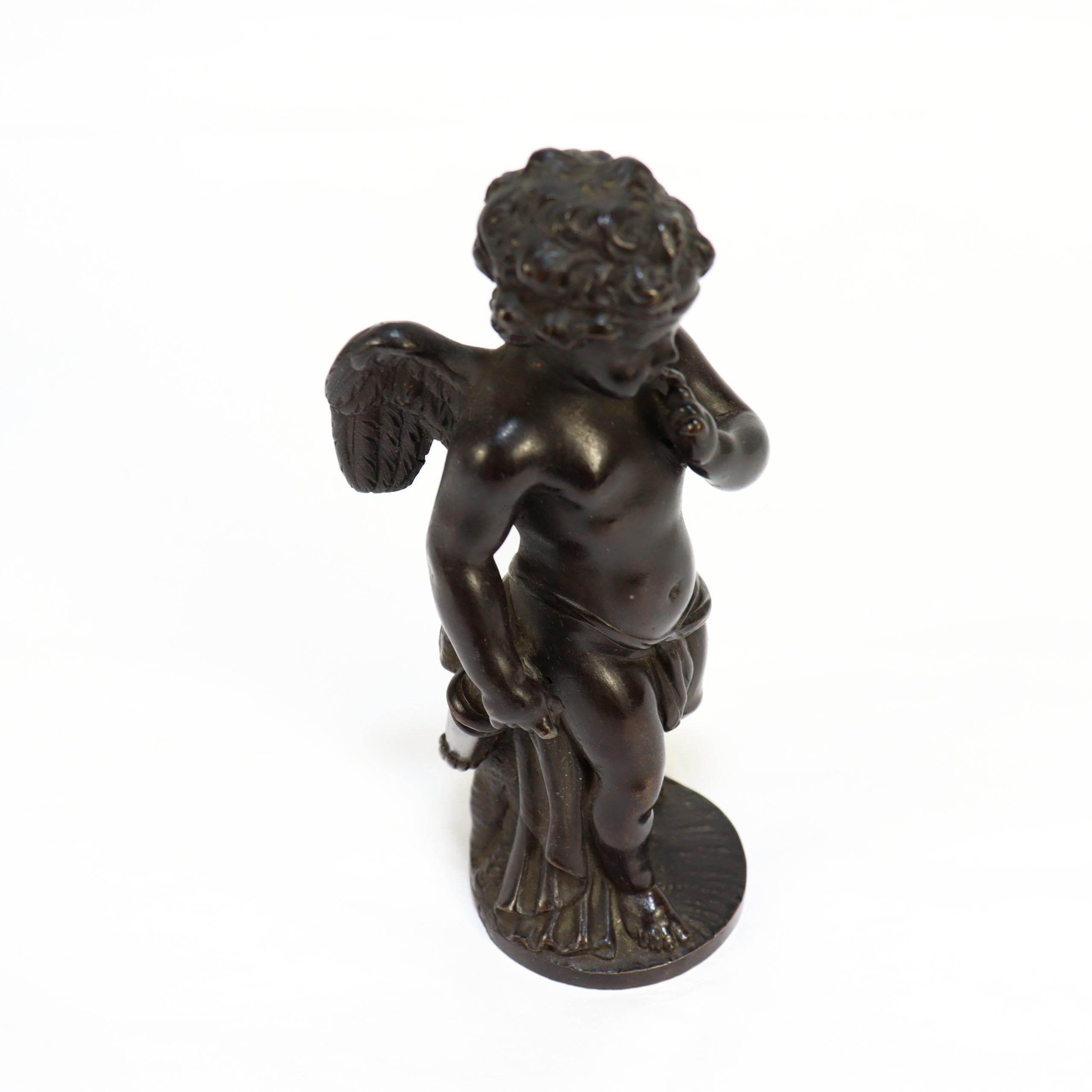 Bronze français ancien représentant Cupidon avec un carquois de flèches en vente 3