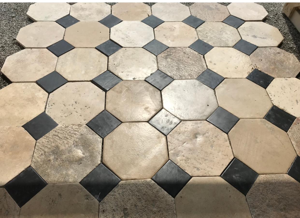 Late 18th Century Antique French Cabochon in Bourgogne Limestone Flooring, 18th Century For Sale