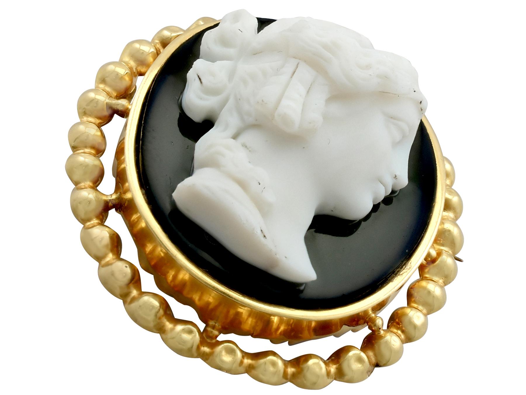Antique French Cameo Brooch or Pendant in Yellow Gold, circa 1880 In Excellent Condition For Sale In Jesmond, Newcastle Upon Tyne