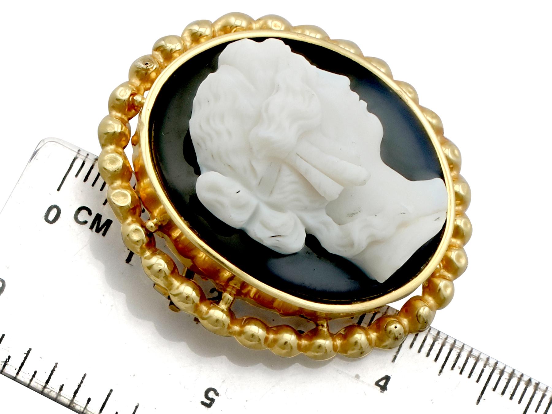 Antique French Cameo Brooch or Pendant in Yellow Gold, circa 1880 For Sale 4