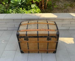 Antique French Canvas Dome Top Trunk, Francia, XIX secolo