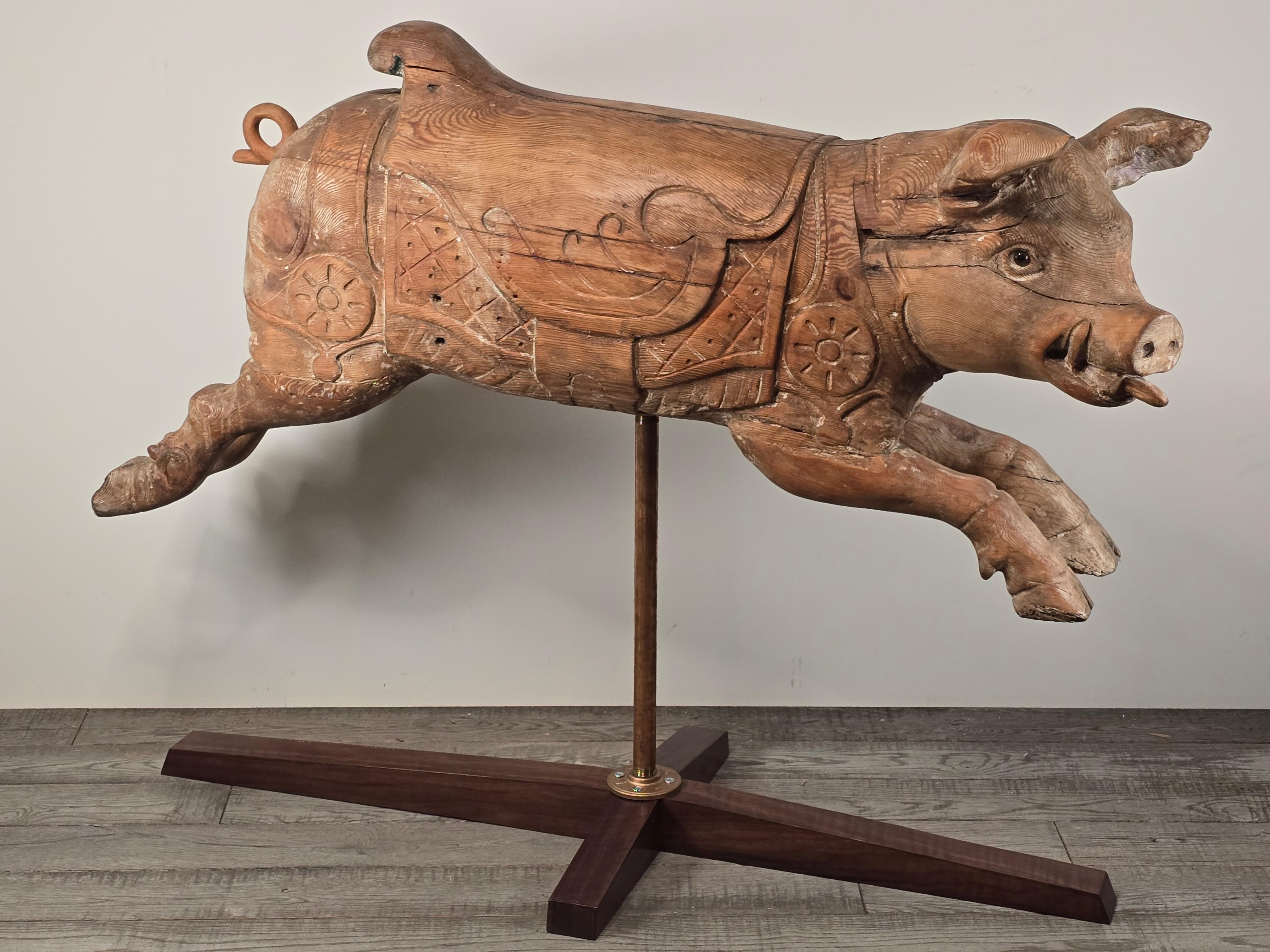 Antique French Karussell Schwein zugeschrieben Gustave Bayol auf Nussbaum Basis (Französisch) im Angebot