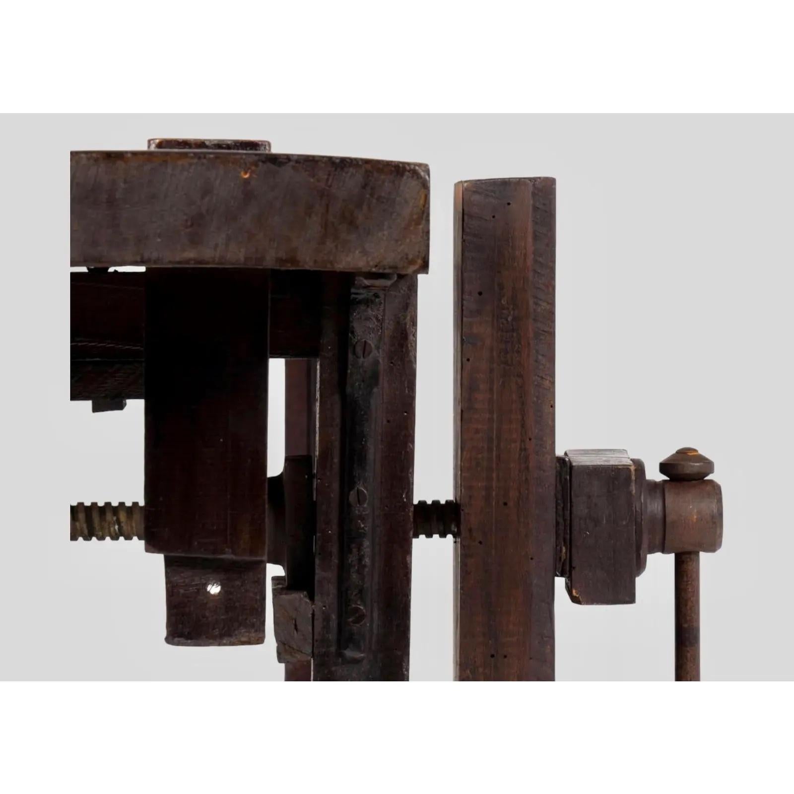 Antique French Carpenter's Workbench (Holz) im Angebot