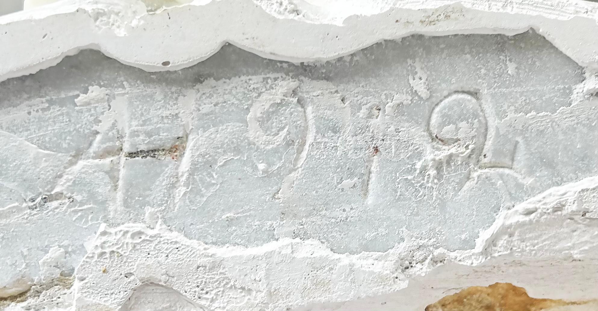 Antiker französischer Kaminsims aus Carrara-Marmor im Louis-XV-Stil  im Angebot 6