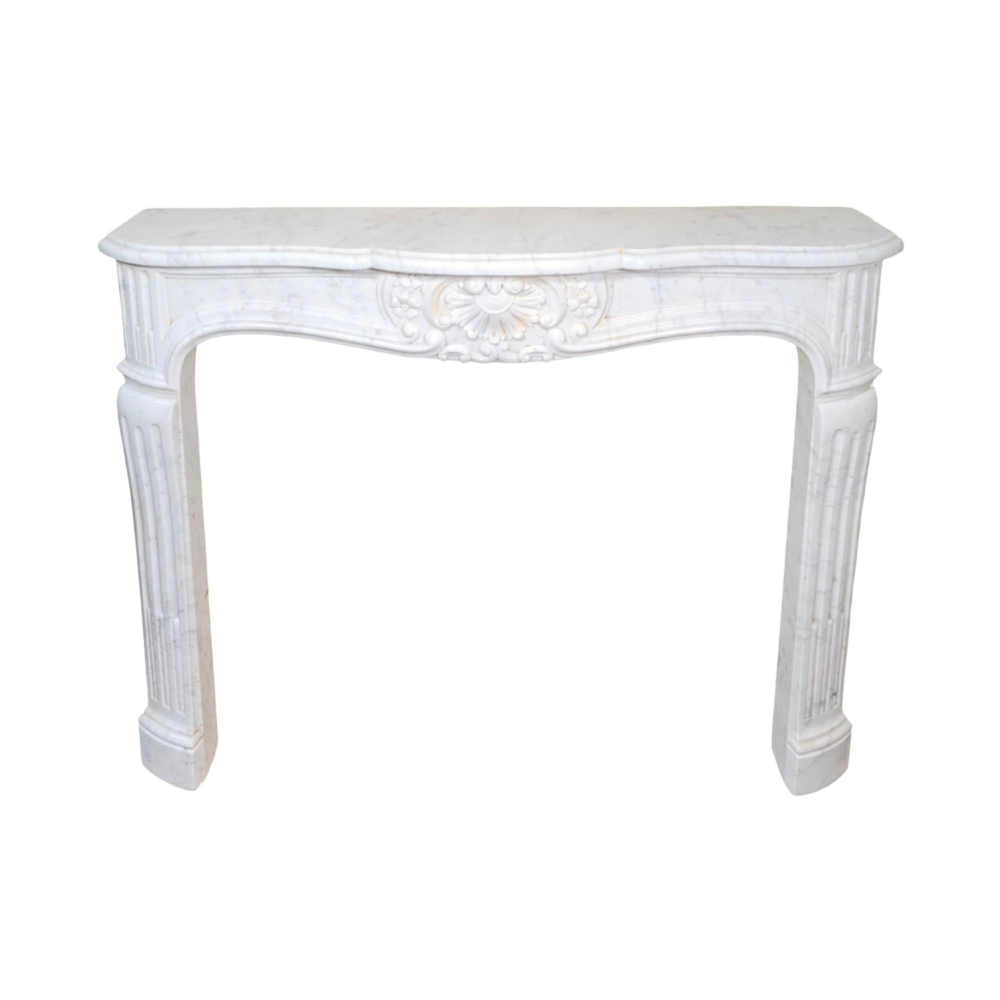 Antique French Carrara Marble Mantel In Good Condition For Sale In Dallas, TX