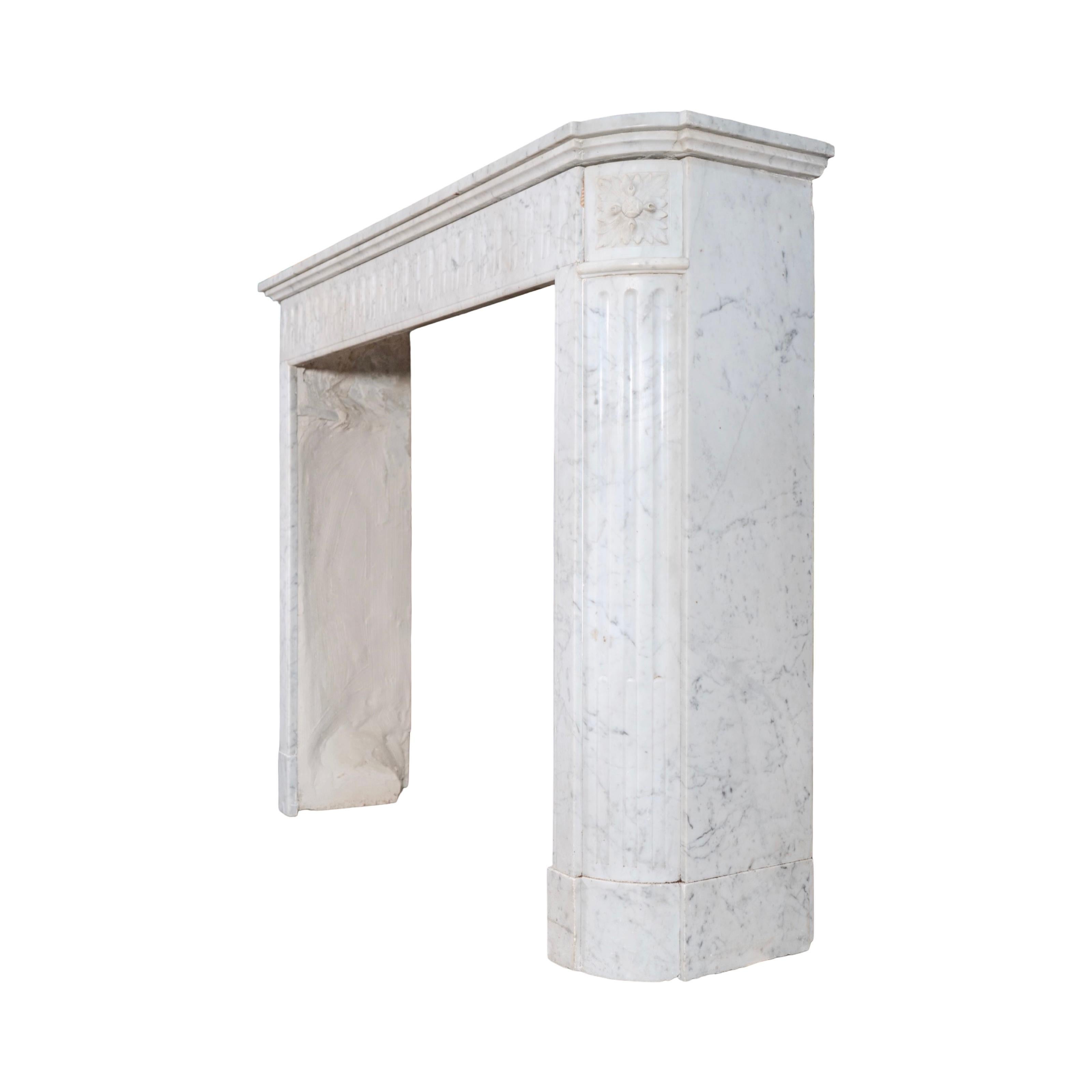 Antique French Carrara Marble Mantel In Good Condition For Sale In Dallas, TX