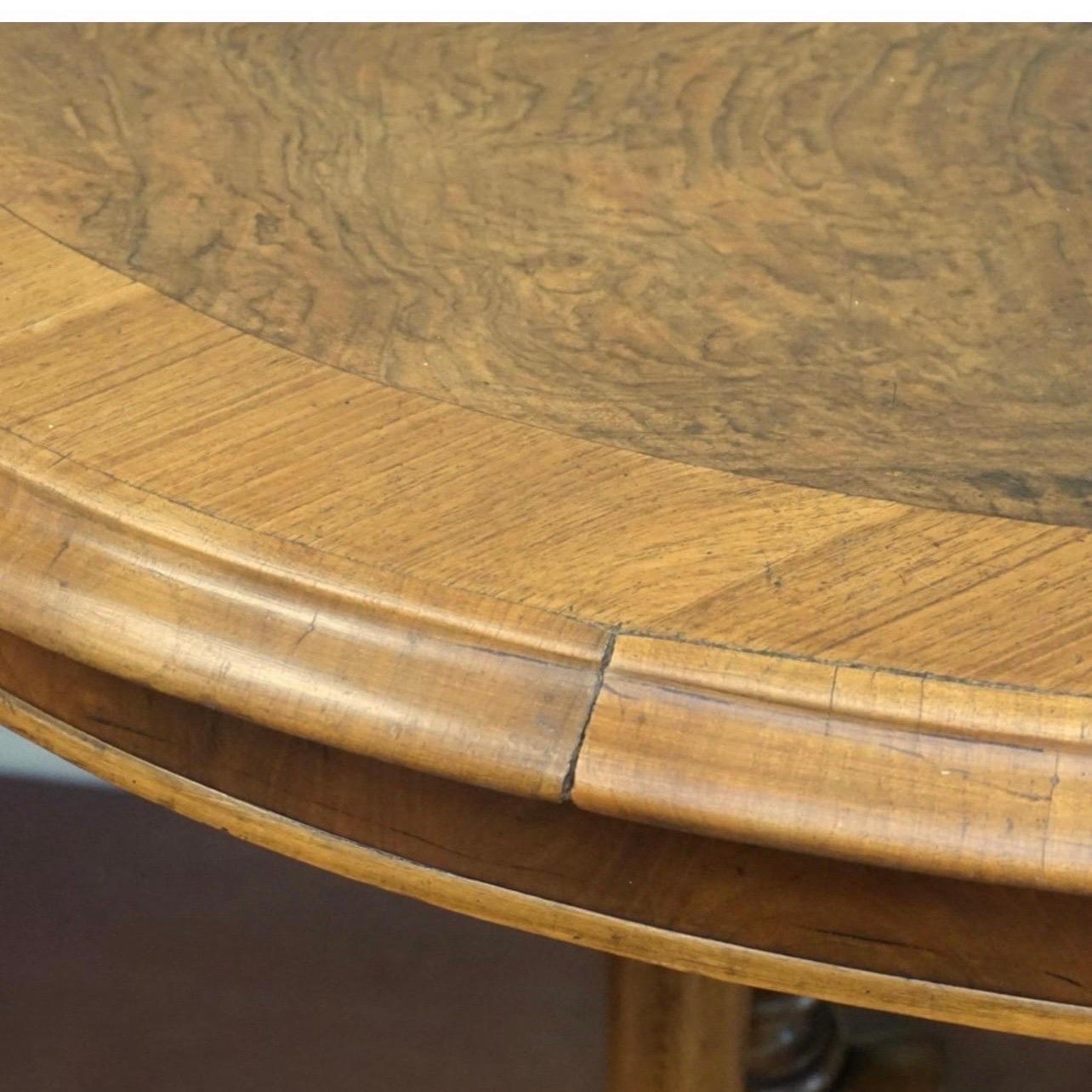 Antike Französisch geschnitzt Burl Walnuss ovalen Tisch im Angebot 3