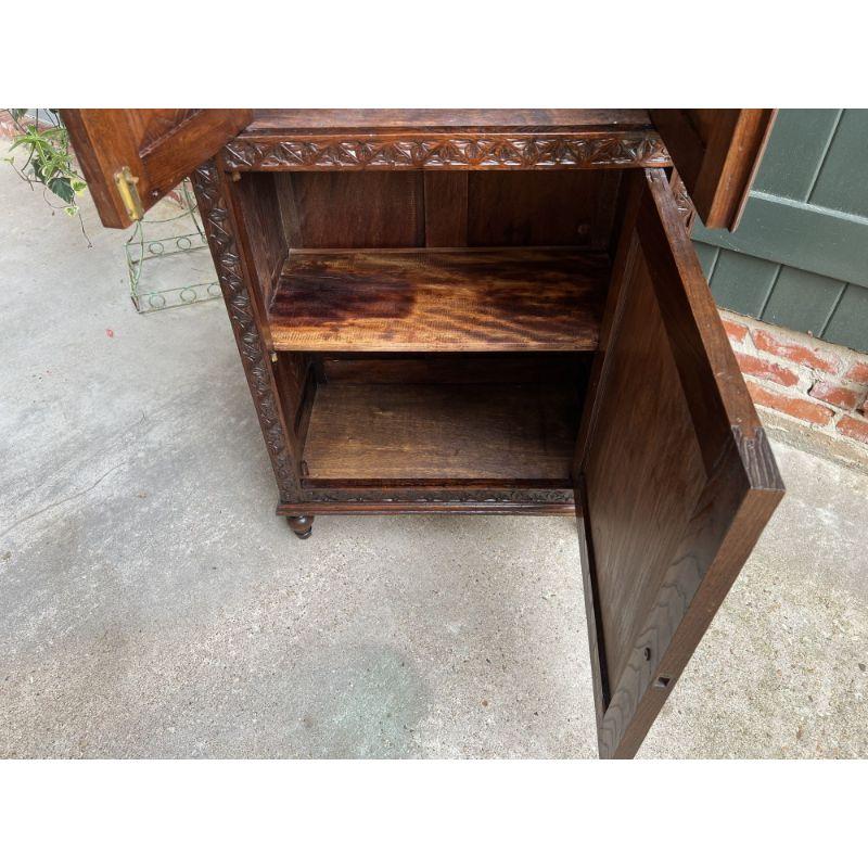 Antique French Carved Chestnut Cabinet Bonnetiere Armoire Breton Brittany in vendita 1