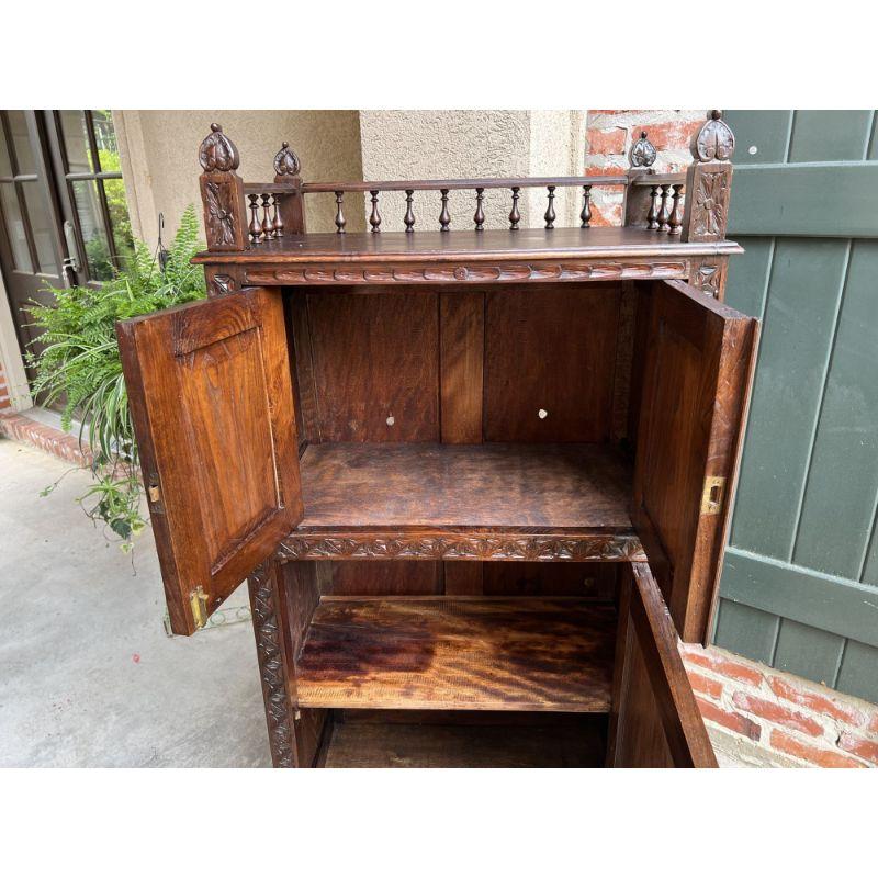Antique French Carved Chestnut Cabinet Bonnetiere Armoire Breton Brittany in vendita 10