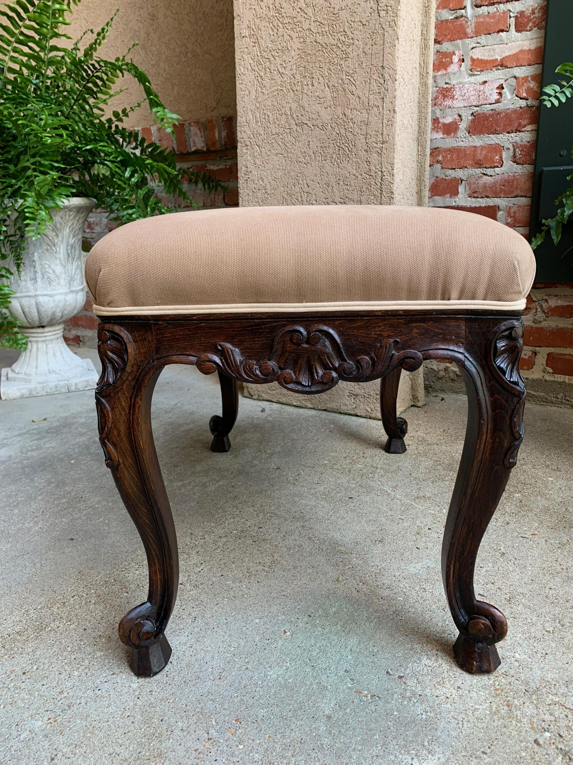 Antique French Carved Dark Oak Bench Stool Ottoman Louis XV style For Sale 7