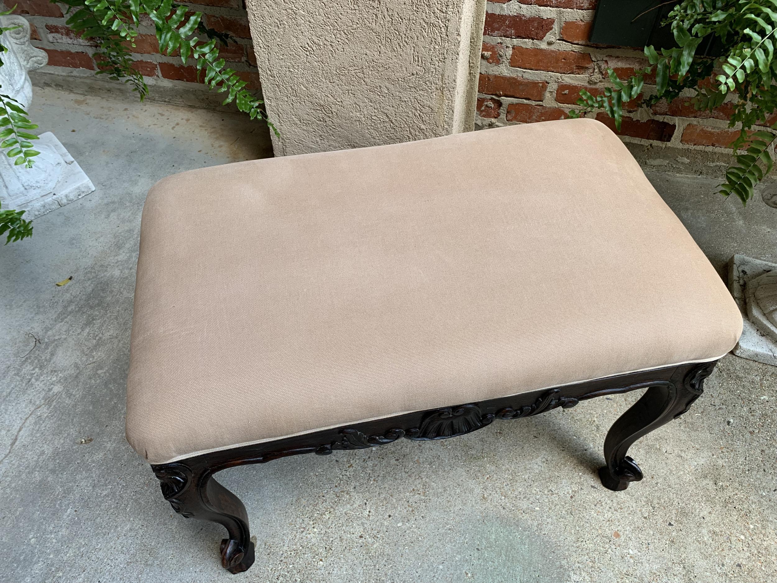 Antique French Carved Dark Oak Bench Stool Ottoman Louis XV style In Good Condition For Sale In Shreveport, LA