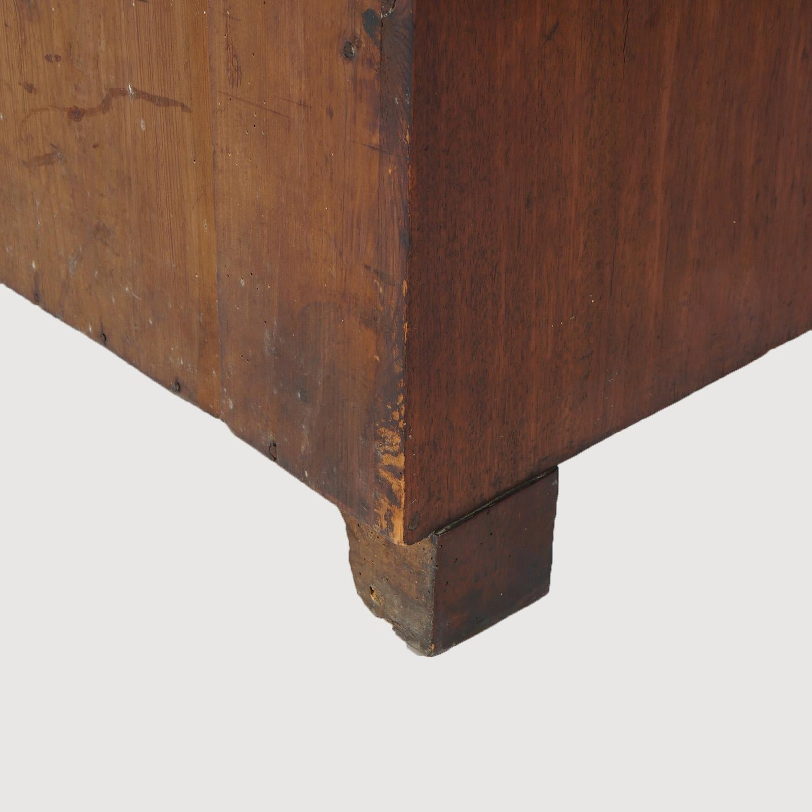 Antique French intagliato a fiamma in mogano con piano in marmo Credenza Buffet XIX secolo in vendita 15