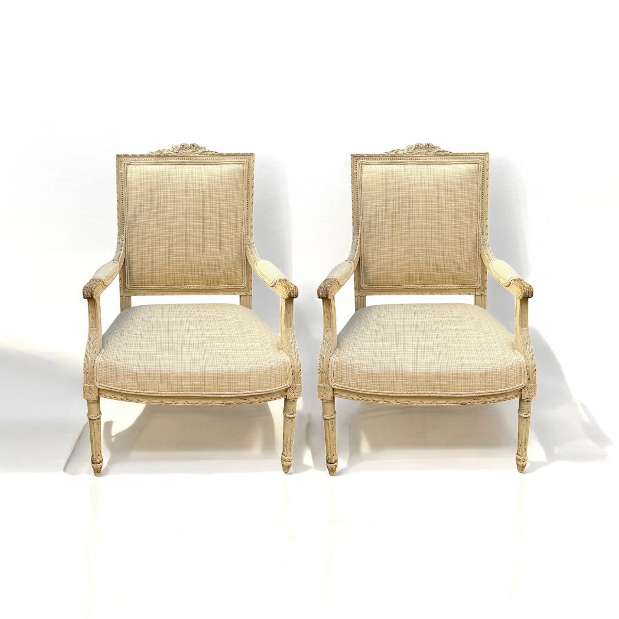 Antique French in legno intagliato stile Luigi XVI con bergere in lino neutro - Coppia in vendita 4