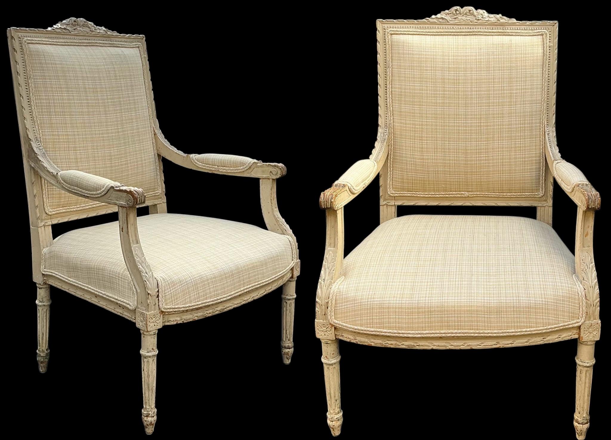 Antique French in legno intagliato stile Luigi XVI con bergere in lino neutro - Coppia in vendita 5