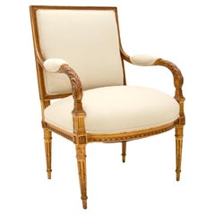Antiquité française, fauteuil en bois sculpté et doré