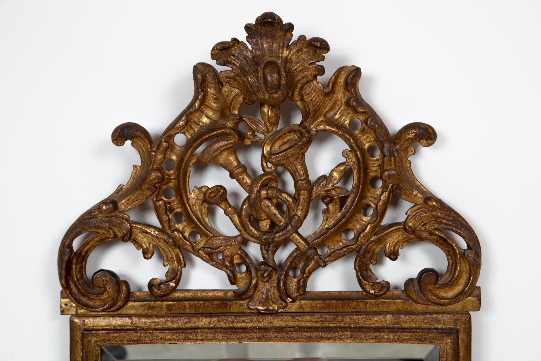 Sculpté à la main Antique French French Giltwood Carved Marriage Mirror, early 19th Century en vente