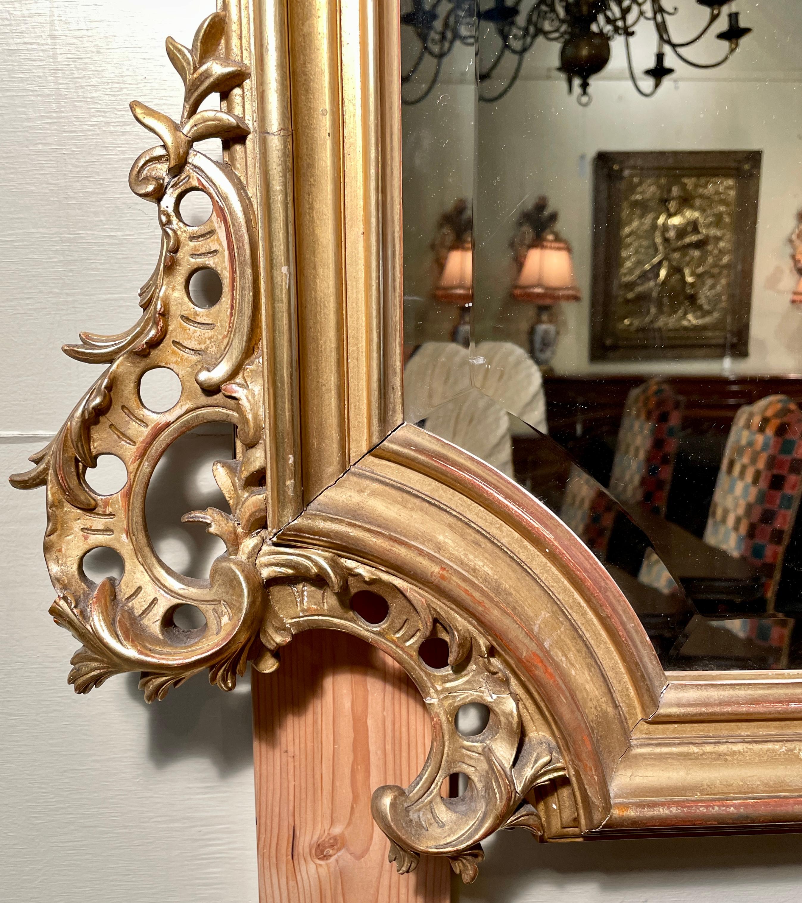 Antique French Carved Giltwood Mirror with Beveling, Circa 1860. In Good Condition For Sale In New Orleans, LA