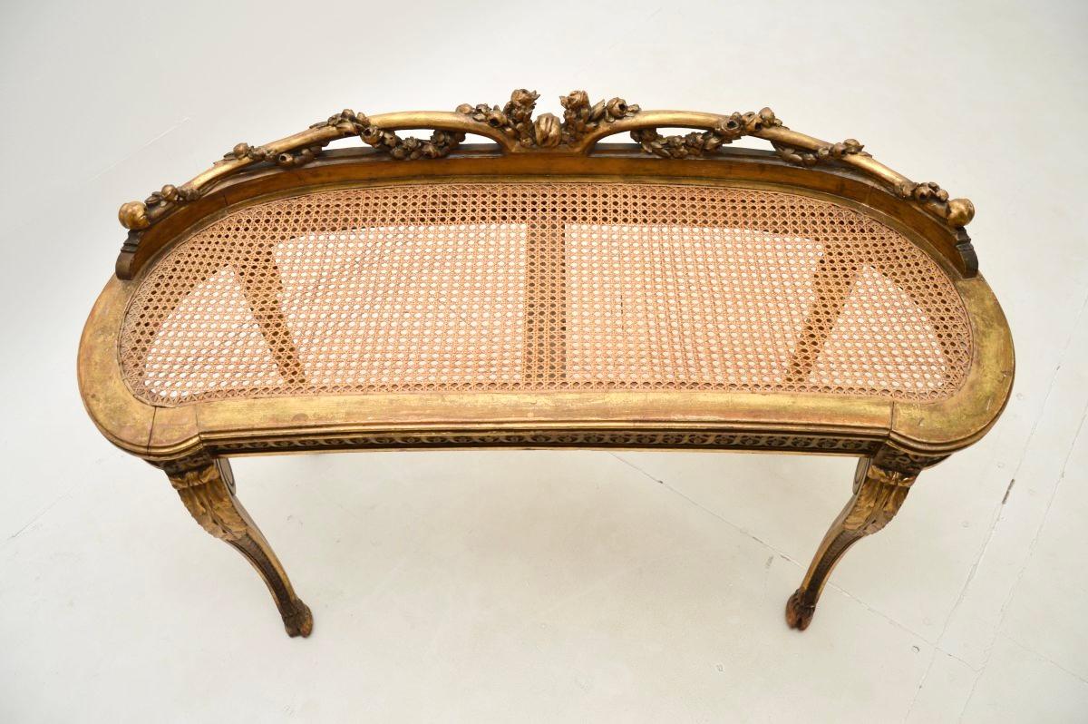 Sgabello francese antico in legno dorato intagliato in vendita 3
