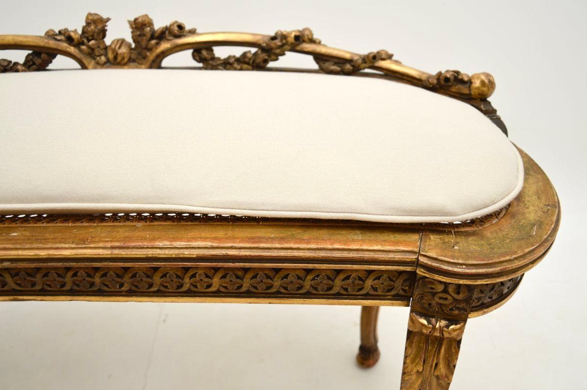Sgabello francese antico in legno dorato intagliato in vendita 2