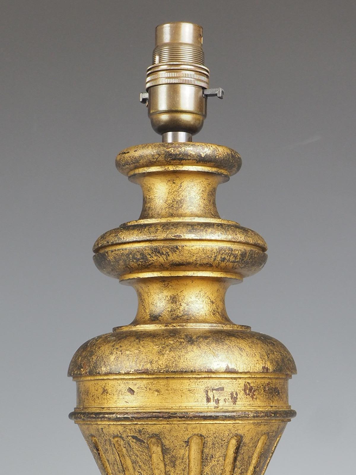 Ancienne lampe de table en bois doré sculpté français en vente 5