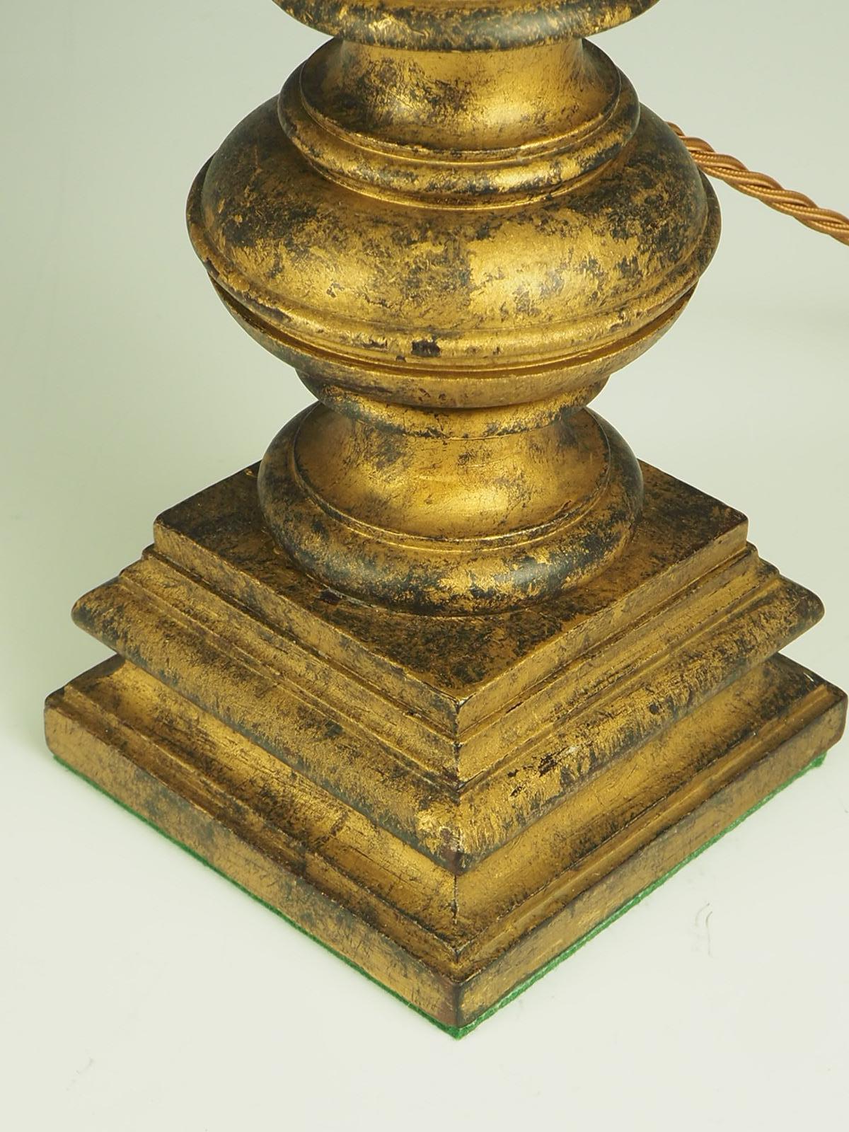 Ancienne lampe de table en bois doré sculpté français en vente 6