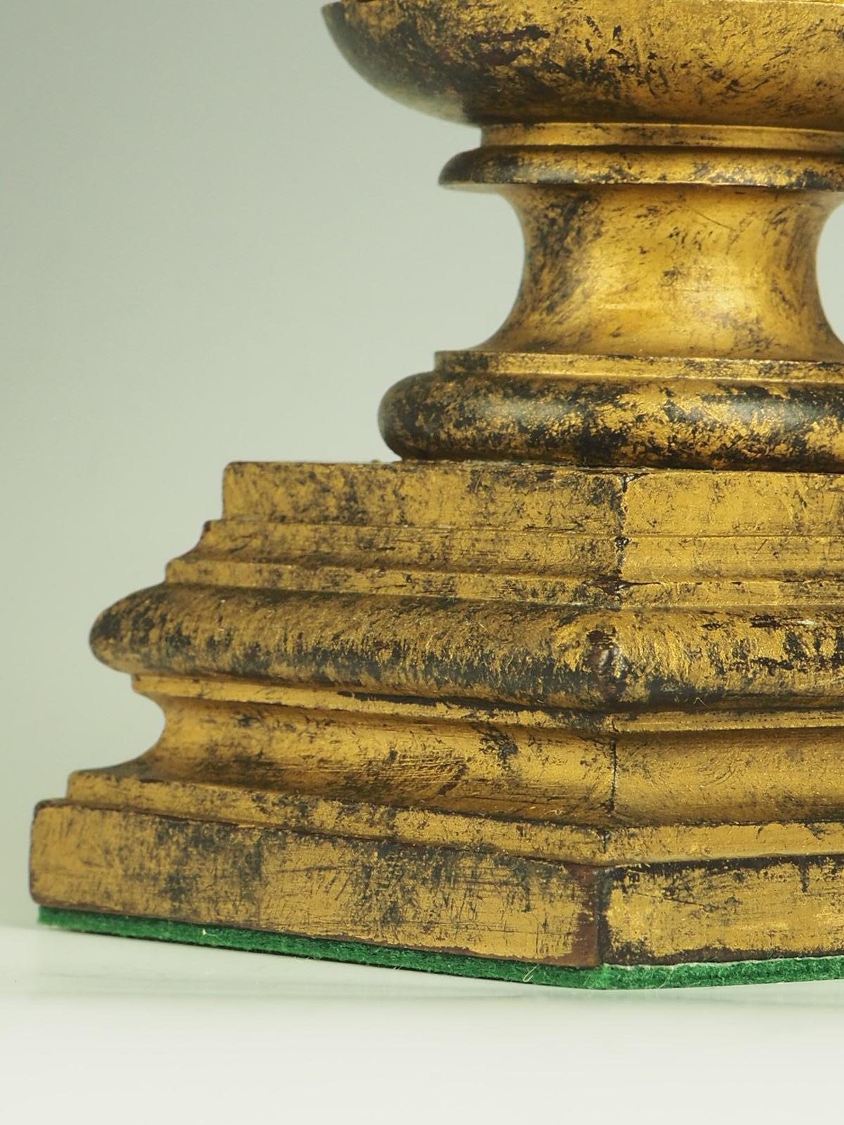 Ancienne lampe de table en bois doré sculpté français en vente 7