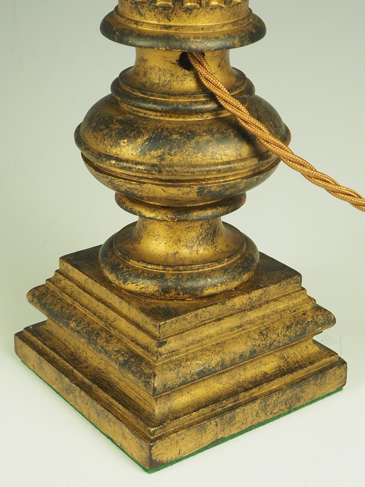 Ancienne lampe de table en bois doré sculpté français en vente 8